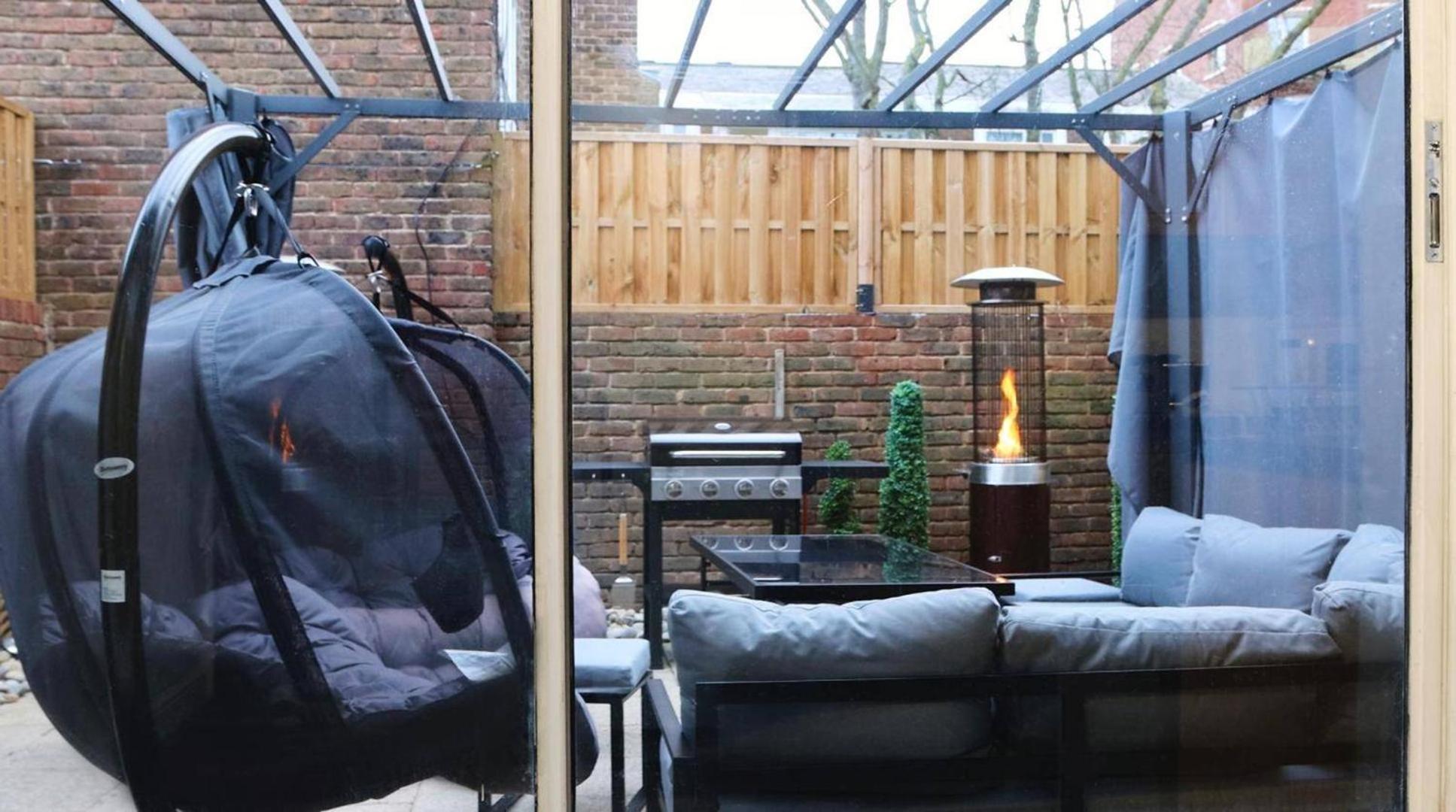 Housesleep14-freep-garden-bbq-patio-pooltable Casa de férias Londres