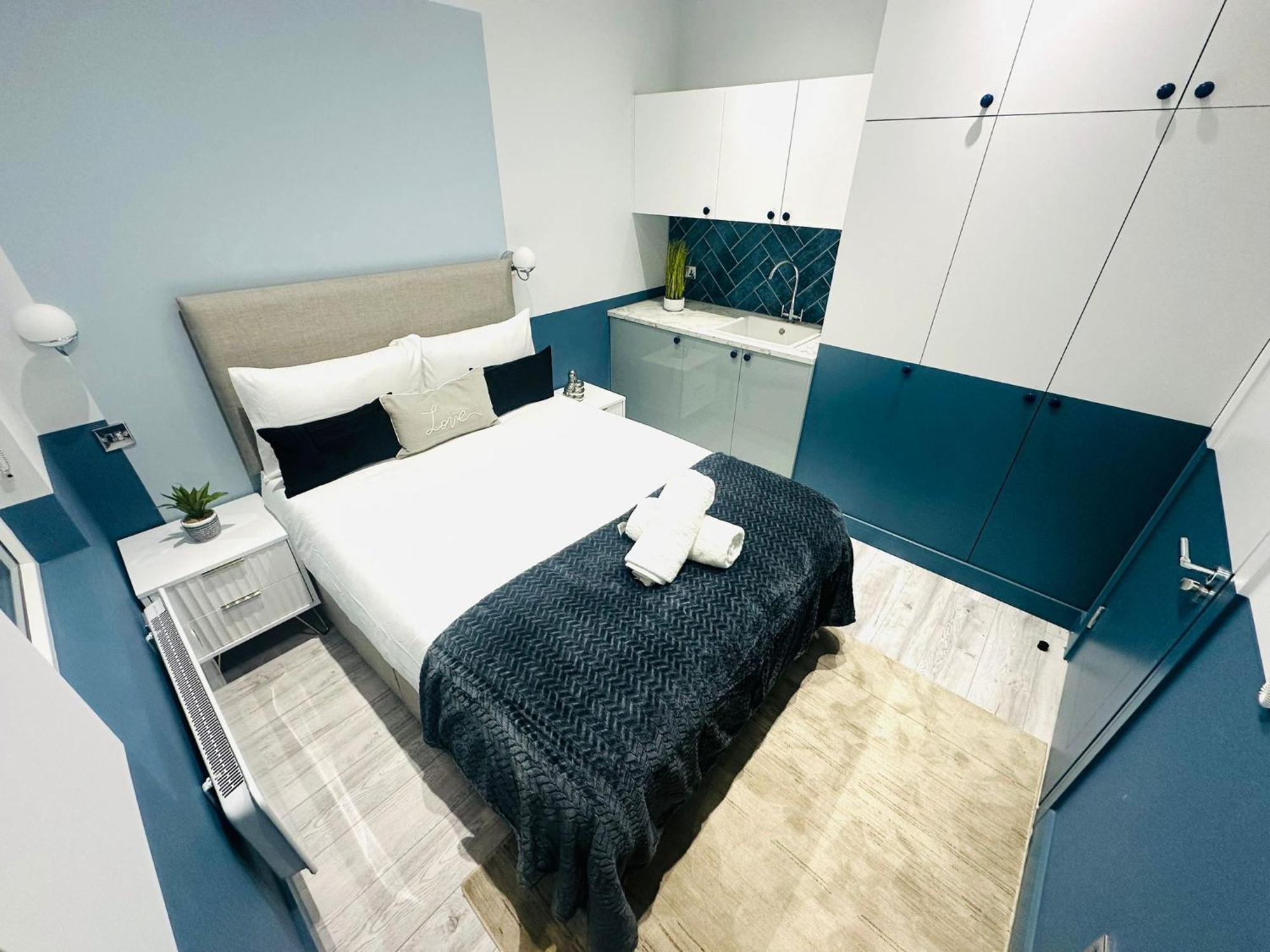 Holly B Mini Great Location For Tourist!!! Guest house
