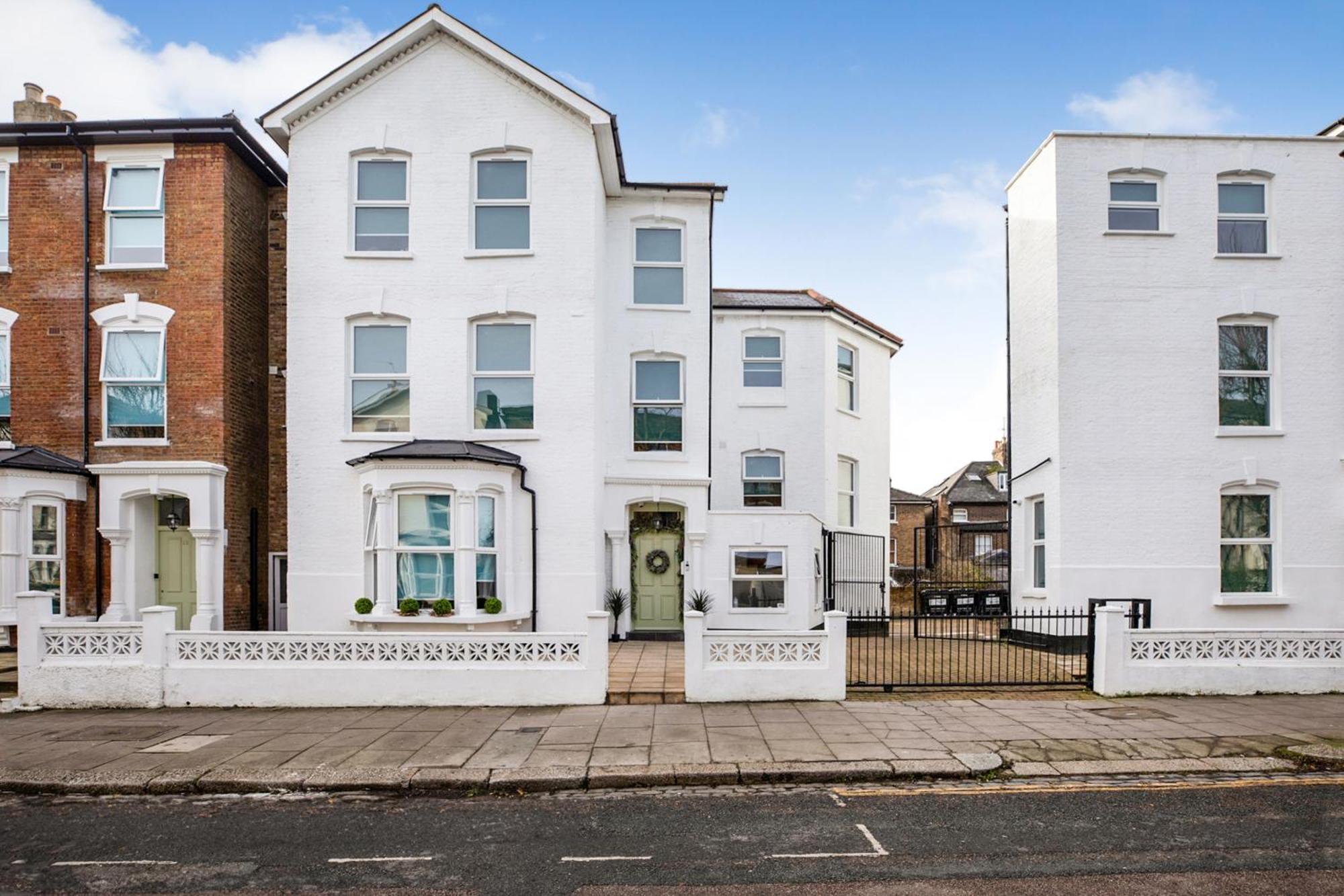 The Chapter - Finsbury Park Bed & Breakfast London