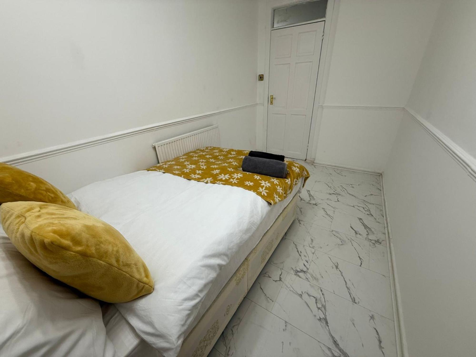 Edgware Road Private Guest house *