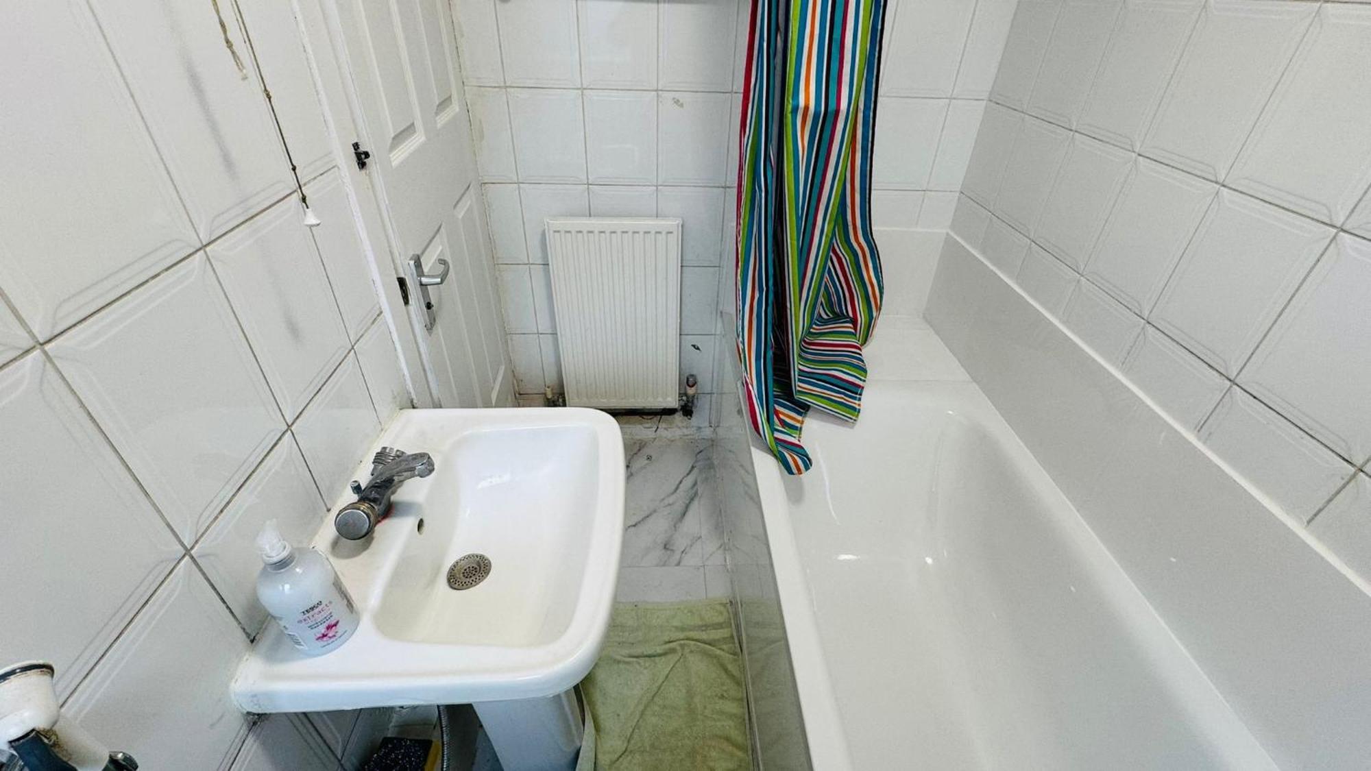 Edgware Road Private *