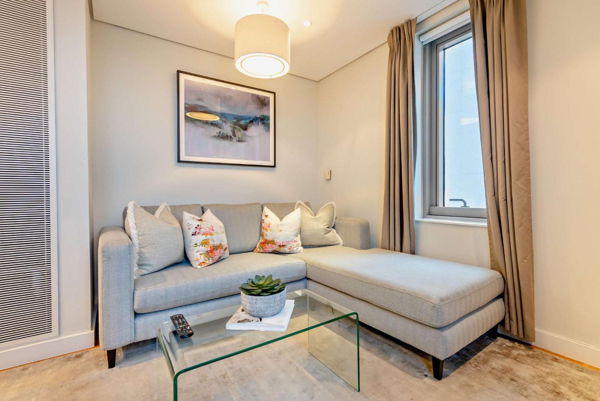 Merchant Square Apartment *