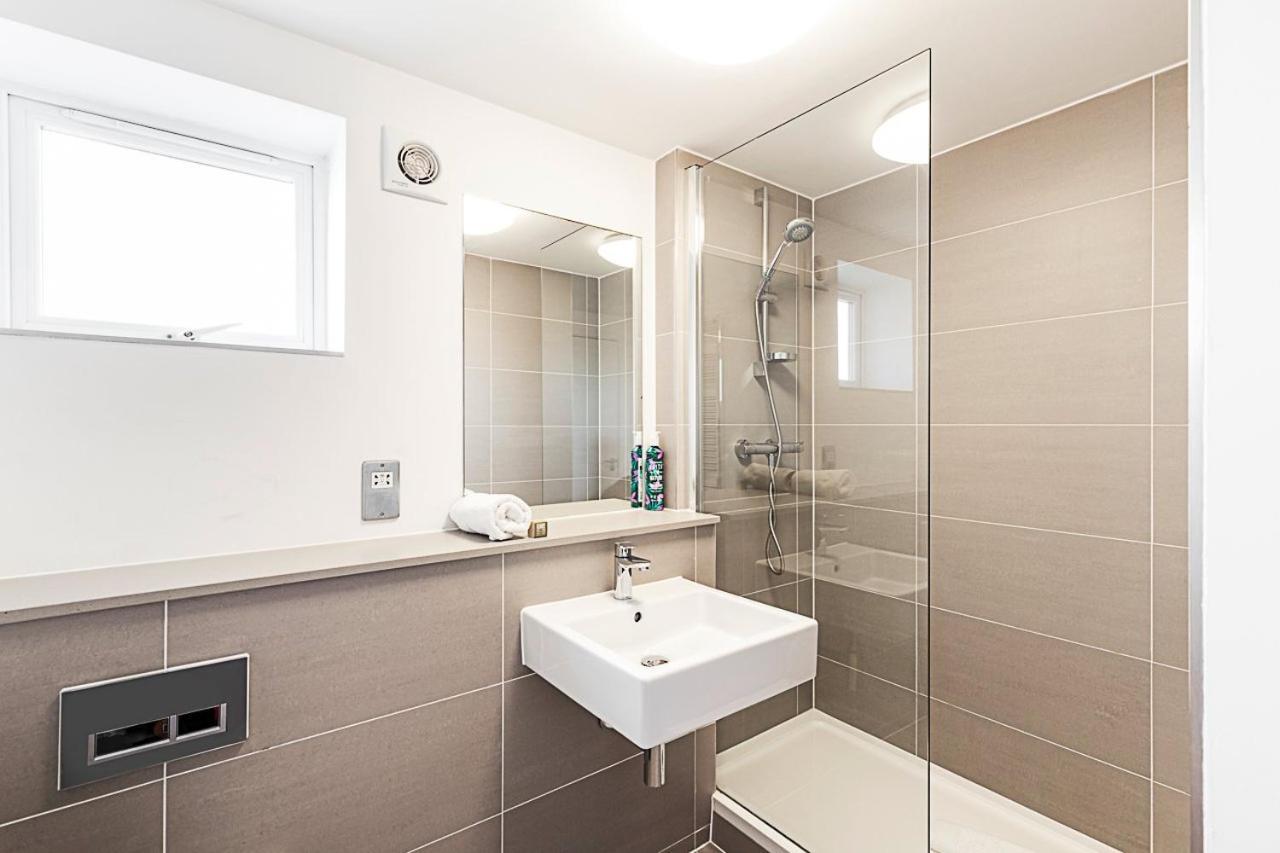 Stylish 2bedroom With Balcony Apartment London