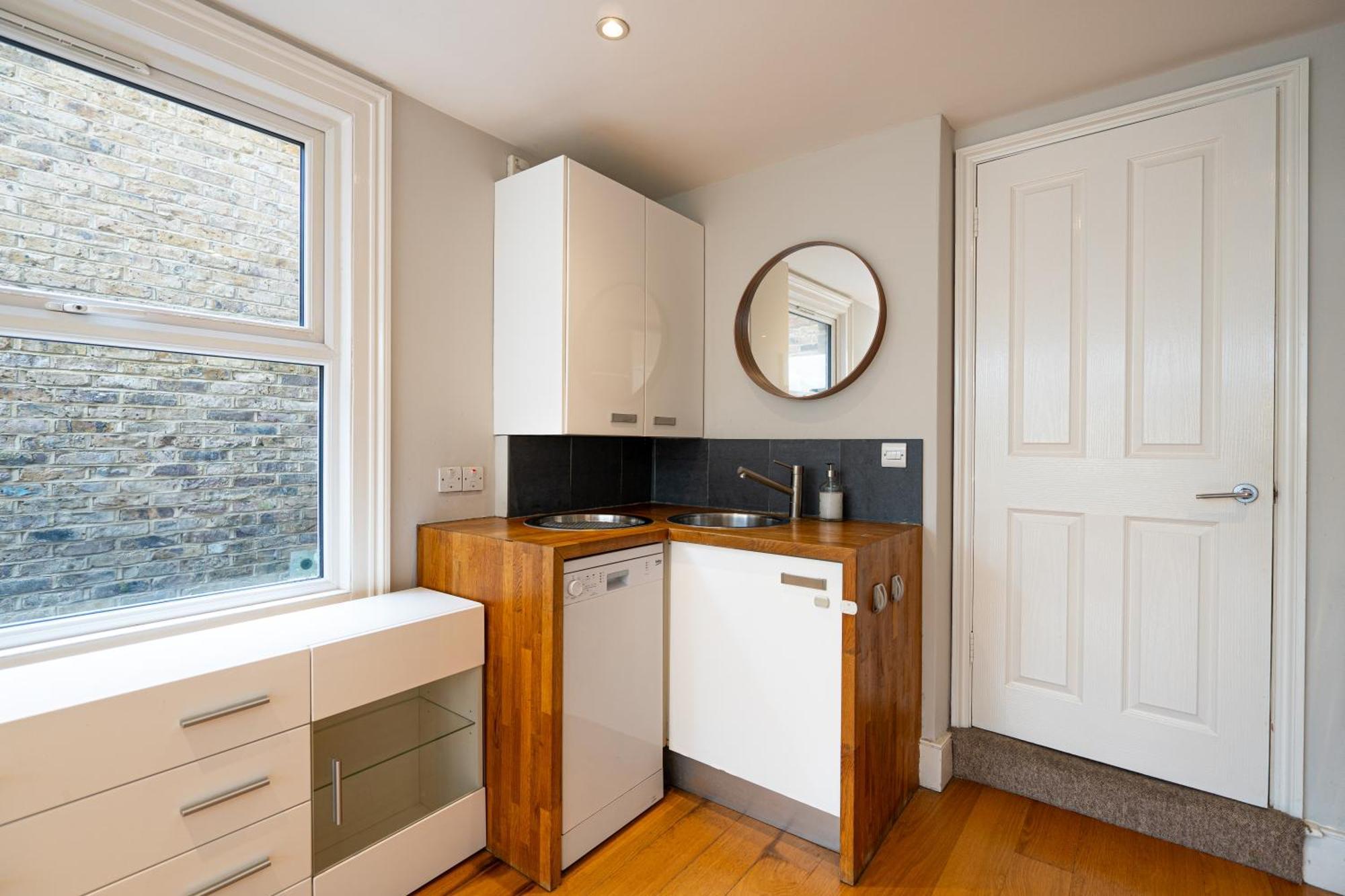 Apartment Cosy 2-bedroom Apartment, Balham London