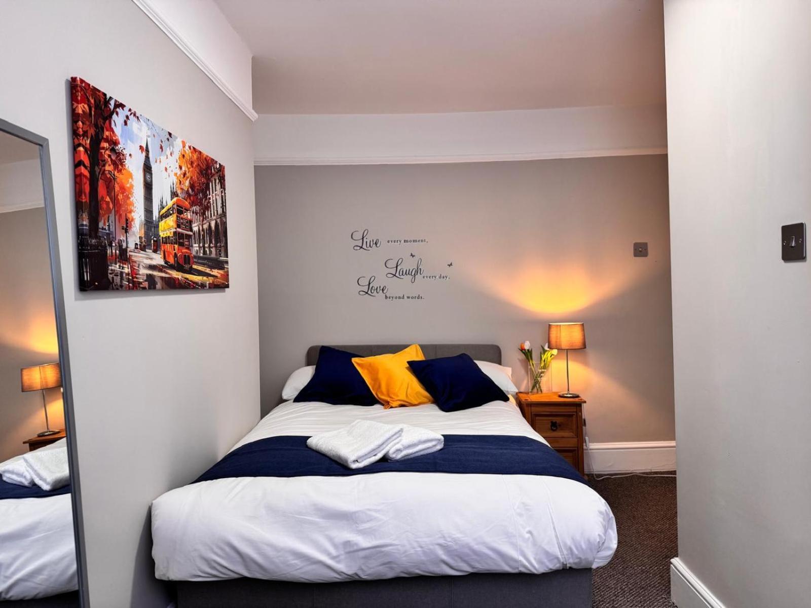 Luxury And Stylish Ensuits Casa de hóspedes