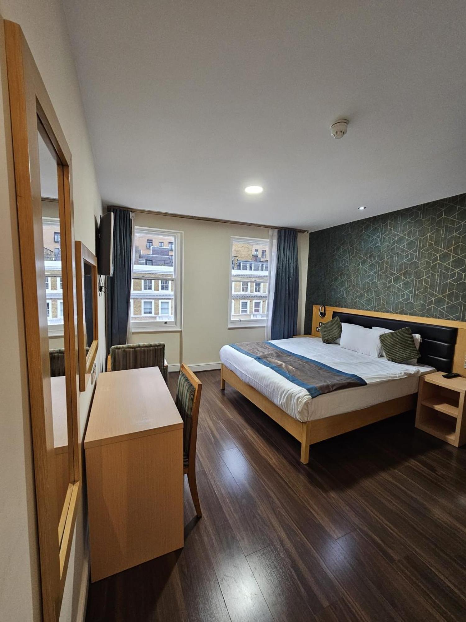 Hotel Cromwell 3*