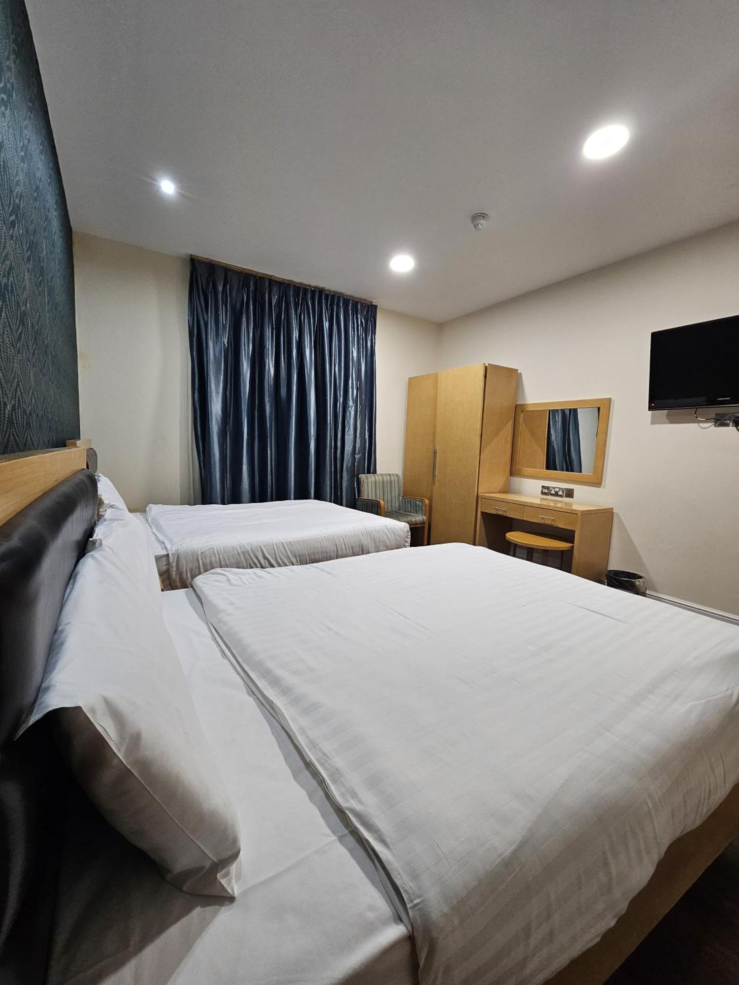 Hotel Cromwell 3*
