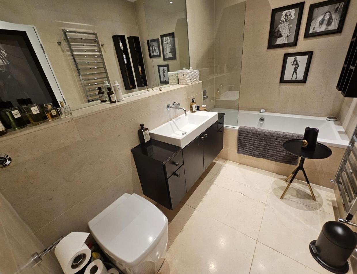 Chelsea, Three-bedroom Contemporary Living Duplex