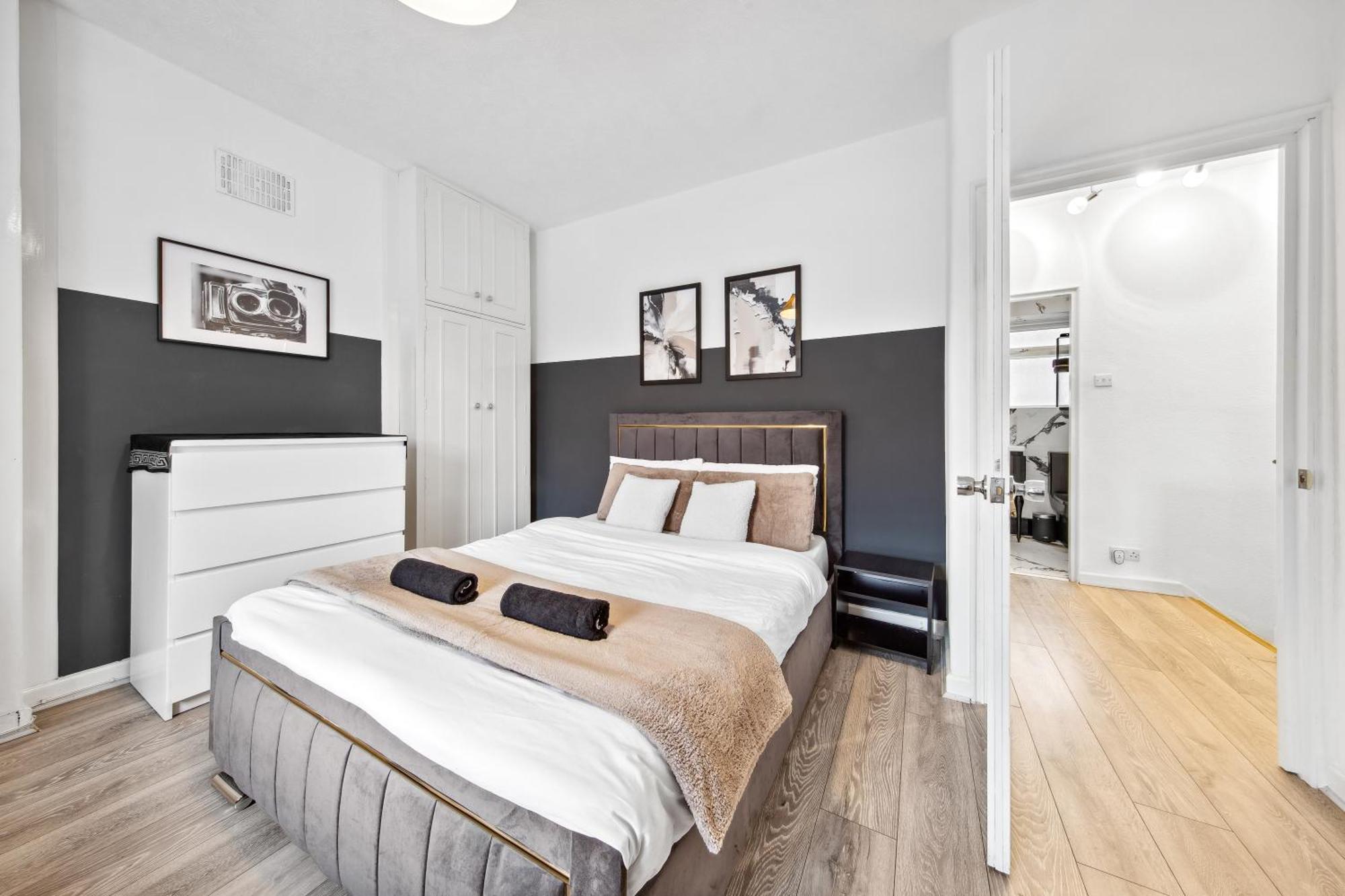 Luxe Jacuzzi - Sleeps 7 - Putney Bridge Holiday home *