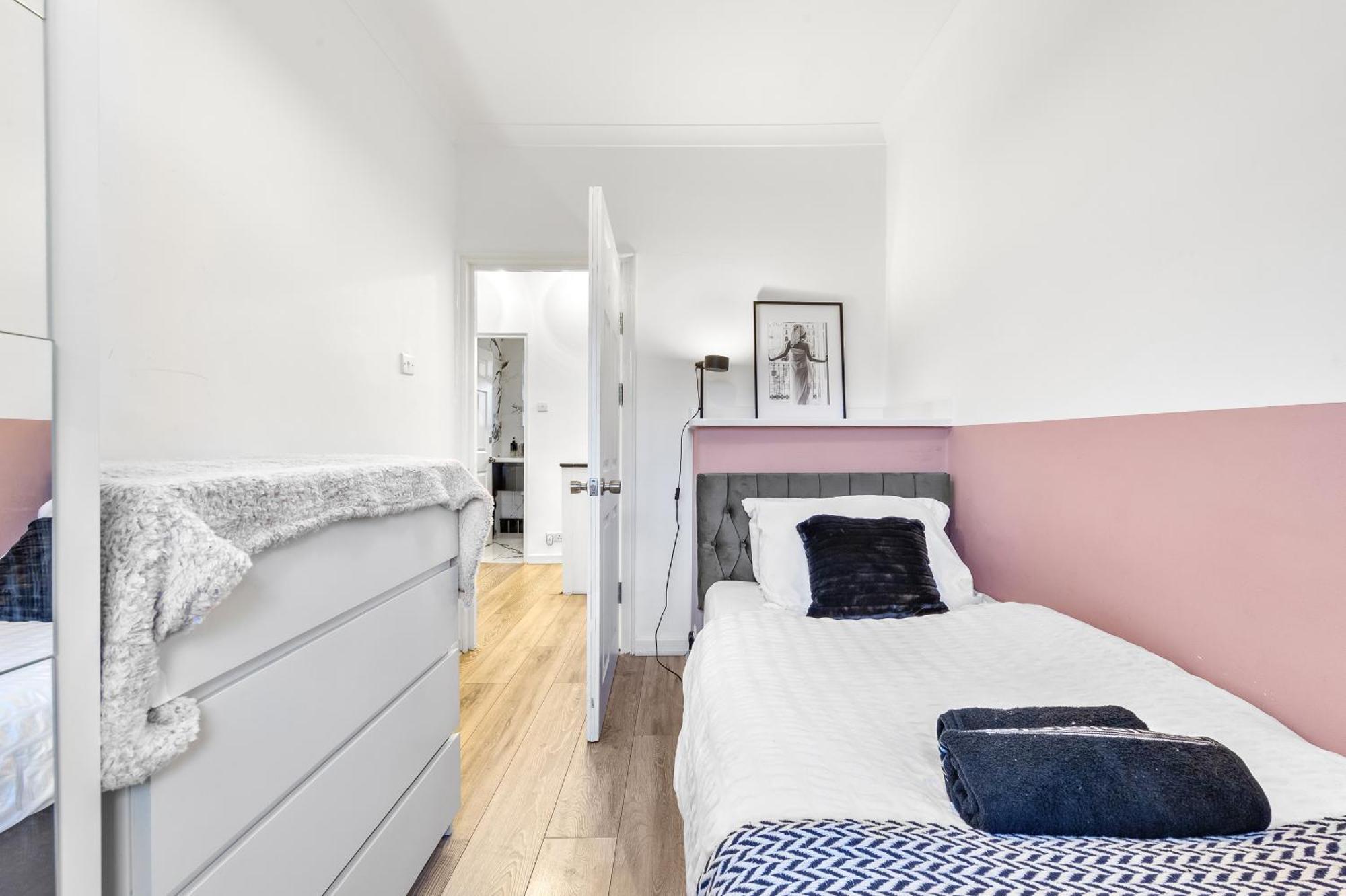 Luxe Jacuzzi - Sleeps 7 - Putney Bridge Holiday home