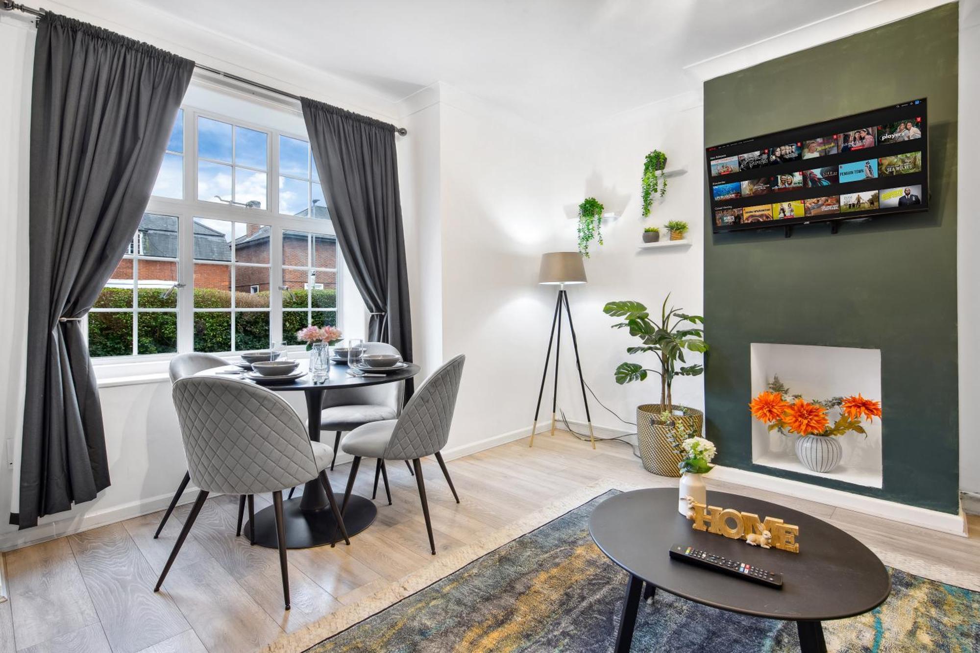 Luxe Jacuzzi - Sleeps 7 - Putney Bridge Holiday home *