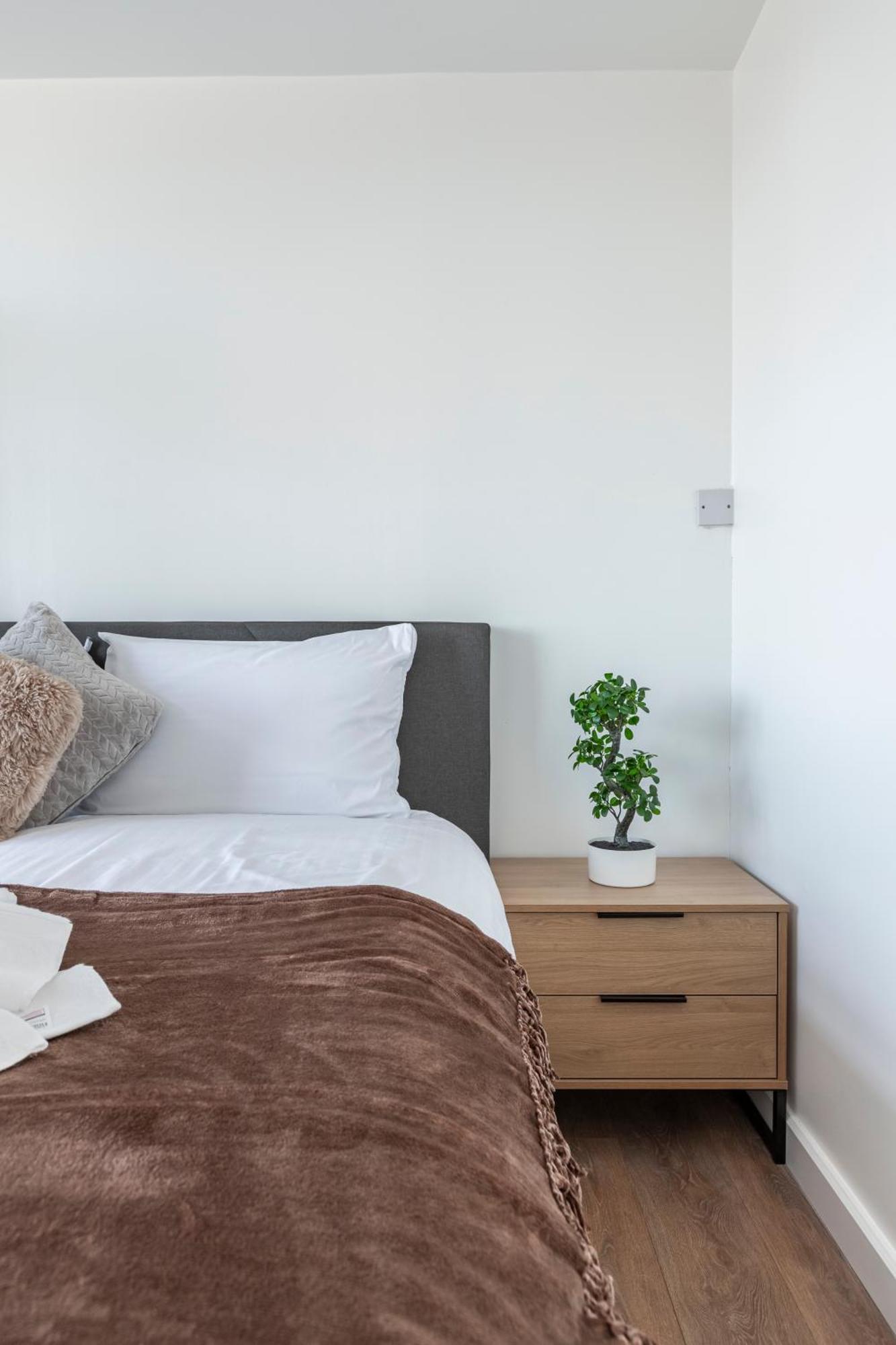 Shepherds Haven Luxury 4 Bed Flat With Self Check In Apartment