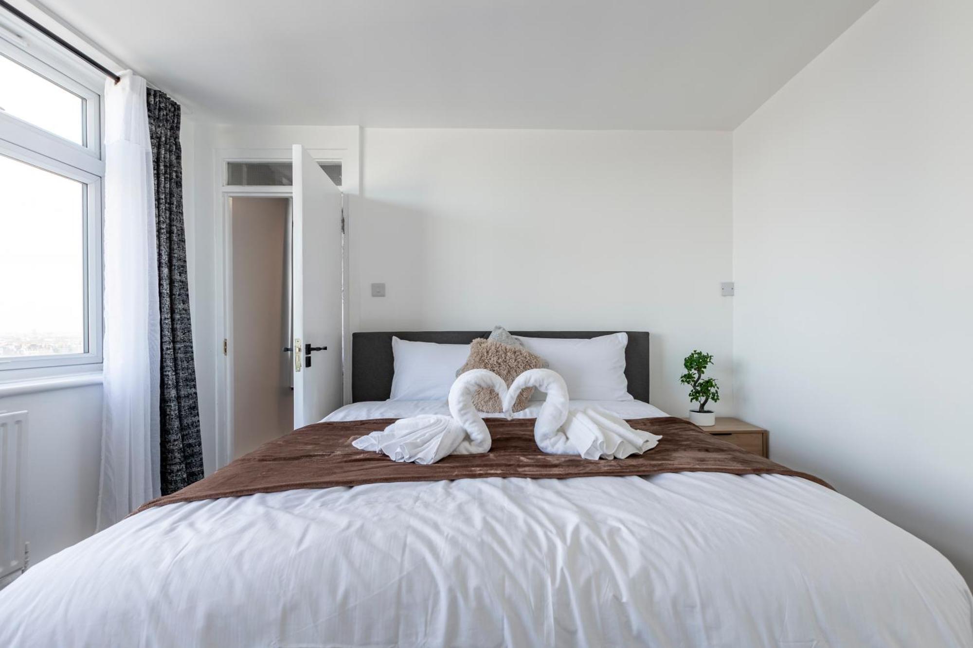 Shepherds Haven Luxury 4 Bed Flat With Self Check In Apartment