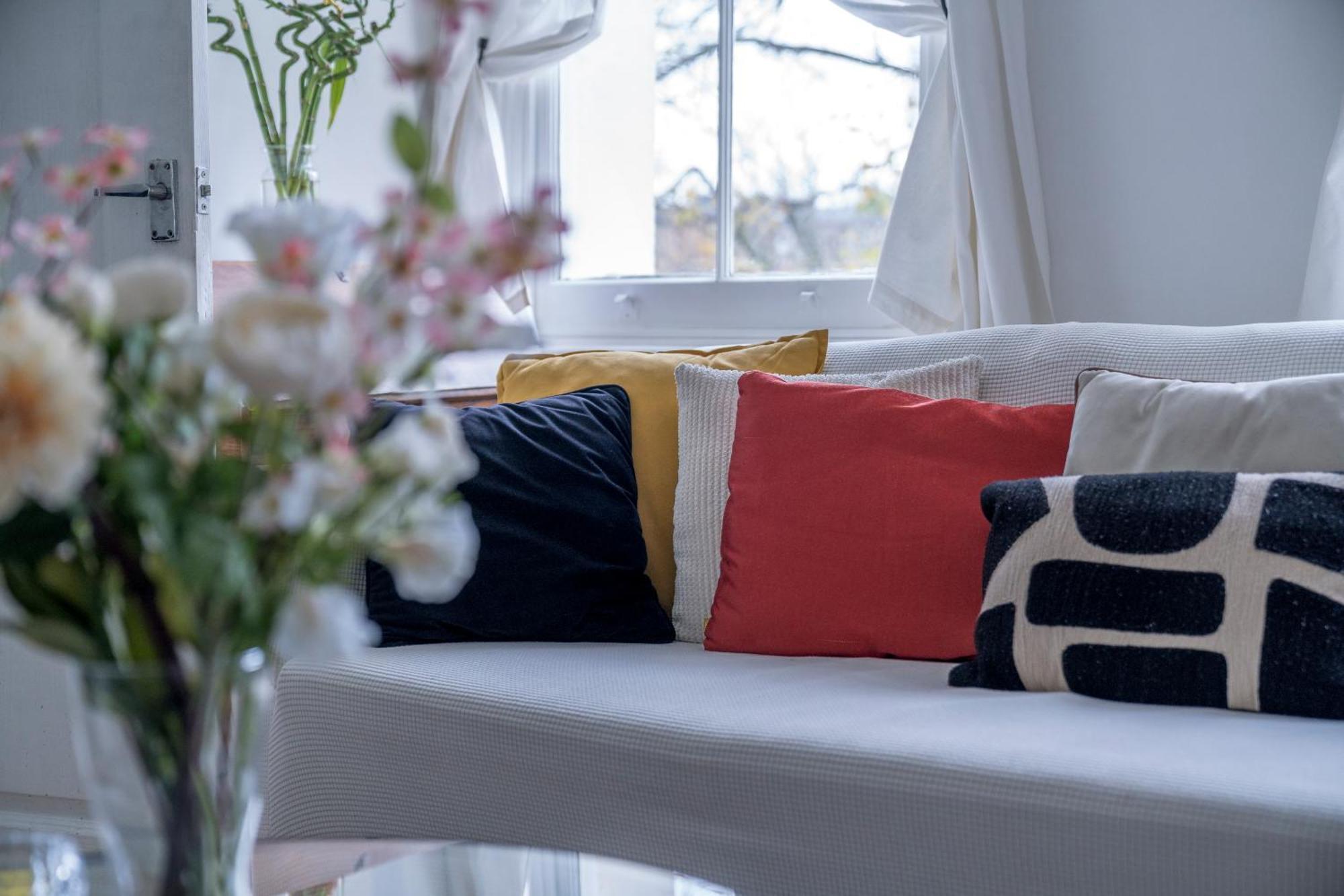 Bright & Charming 2 Bedroom In Earls Court Kensington 2 Minutes To District & Piccadilly Lines Tube Stunning Garden Views