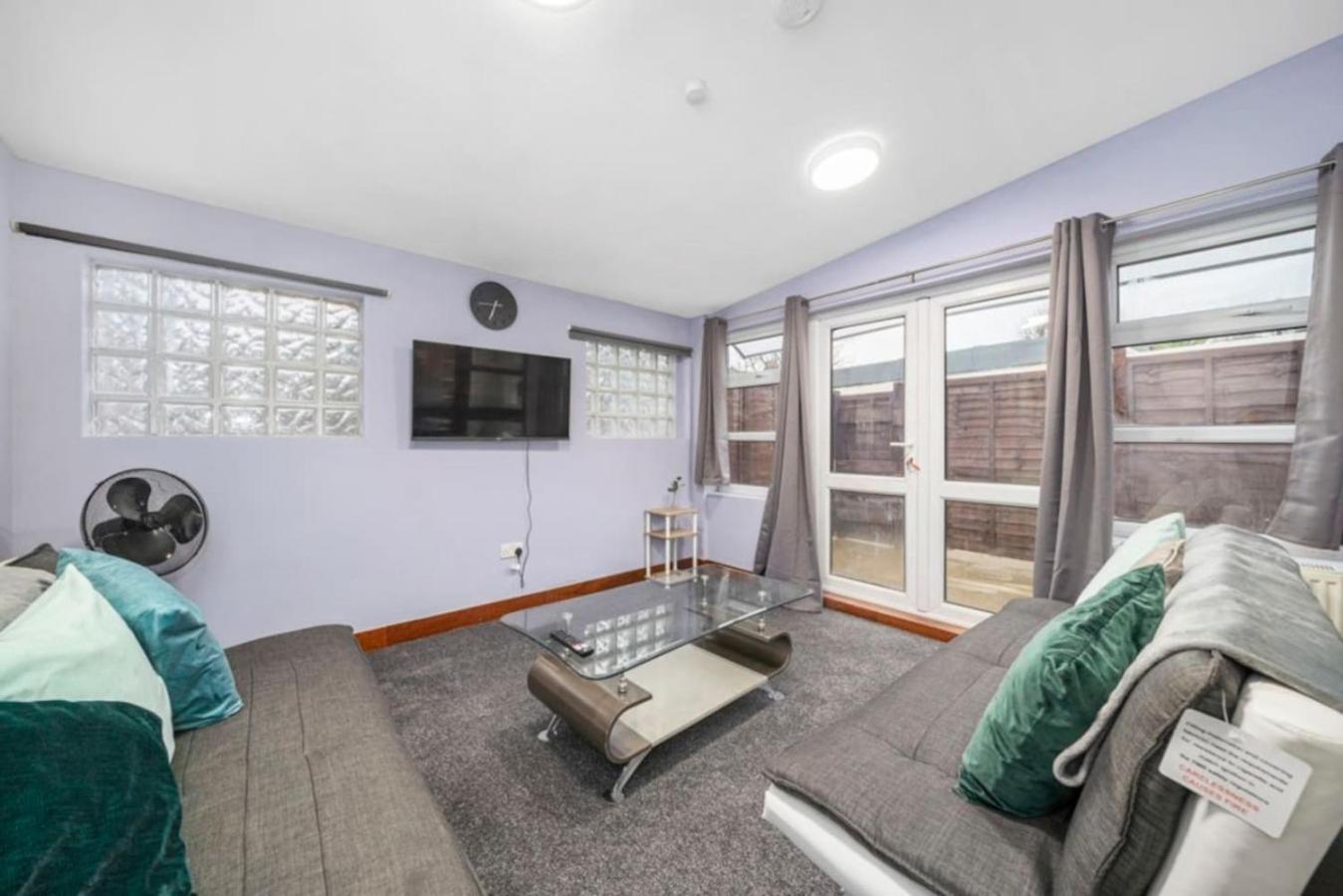 Spacious One Bedroom Flat Free Parking * Londres