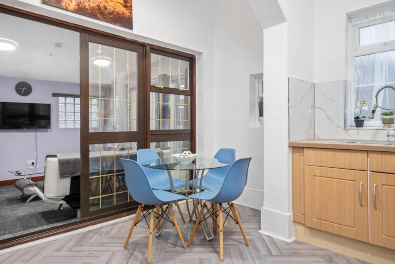 Apartamento Spacious One Bedroom Flat Free Parking Londres