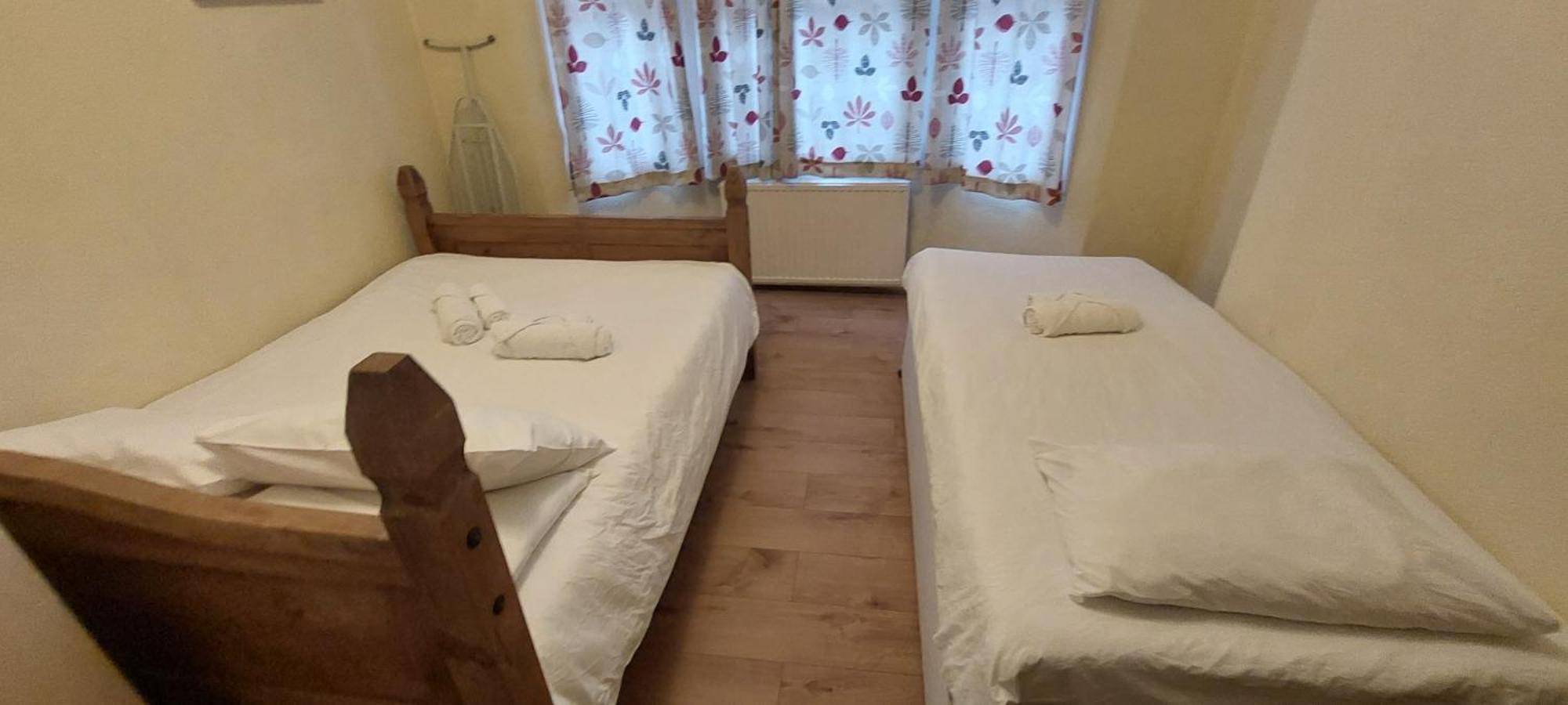 4 Bedroom & 2 Bedroom * London