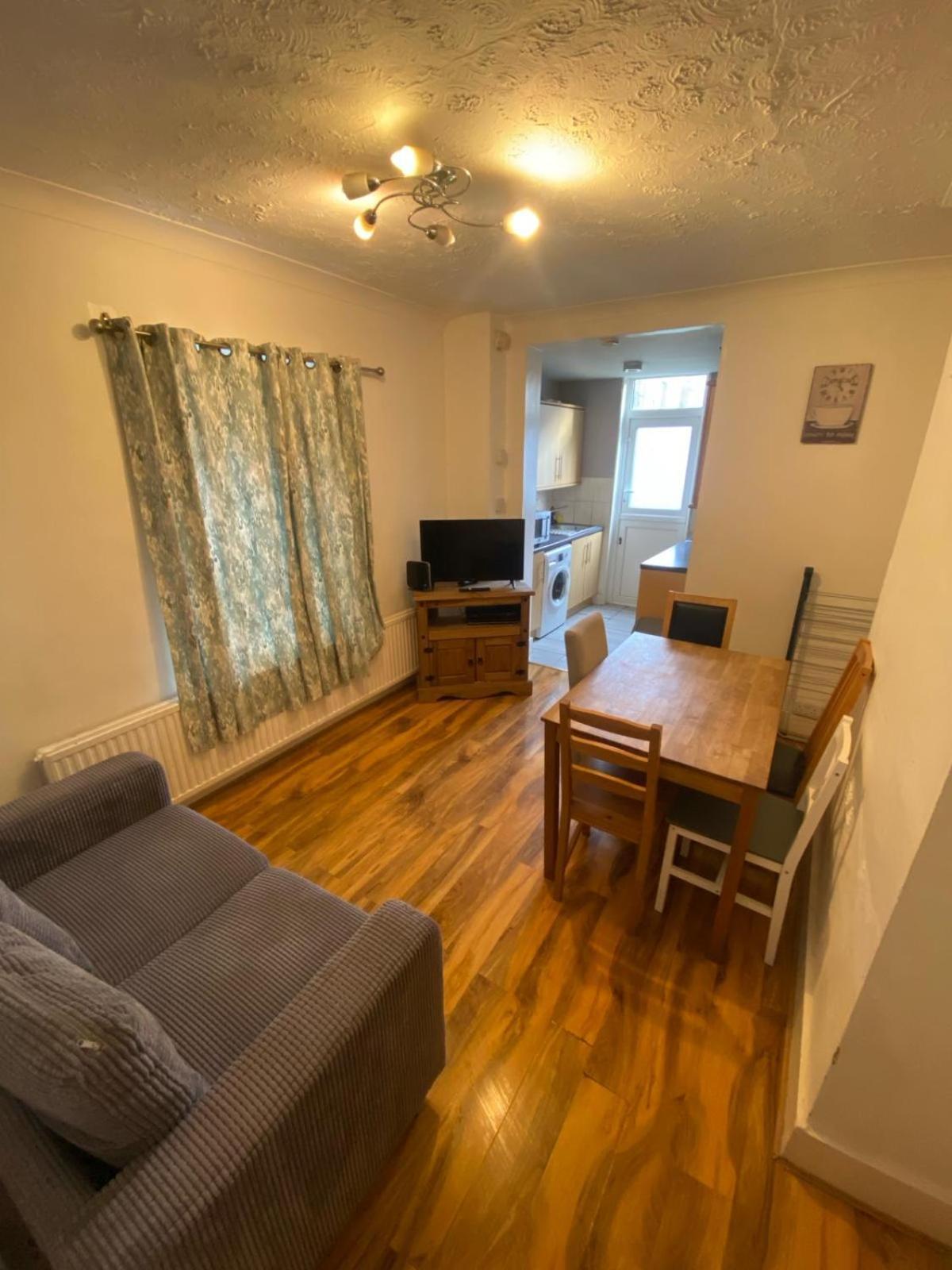 Apartment 4 Bedroom & 2 Bedroom