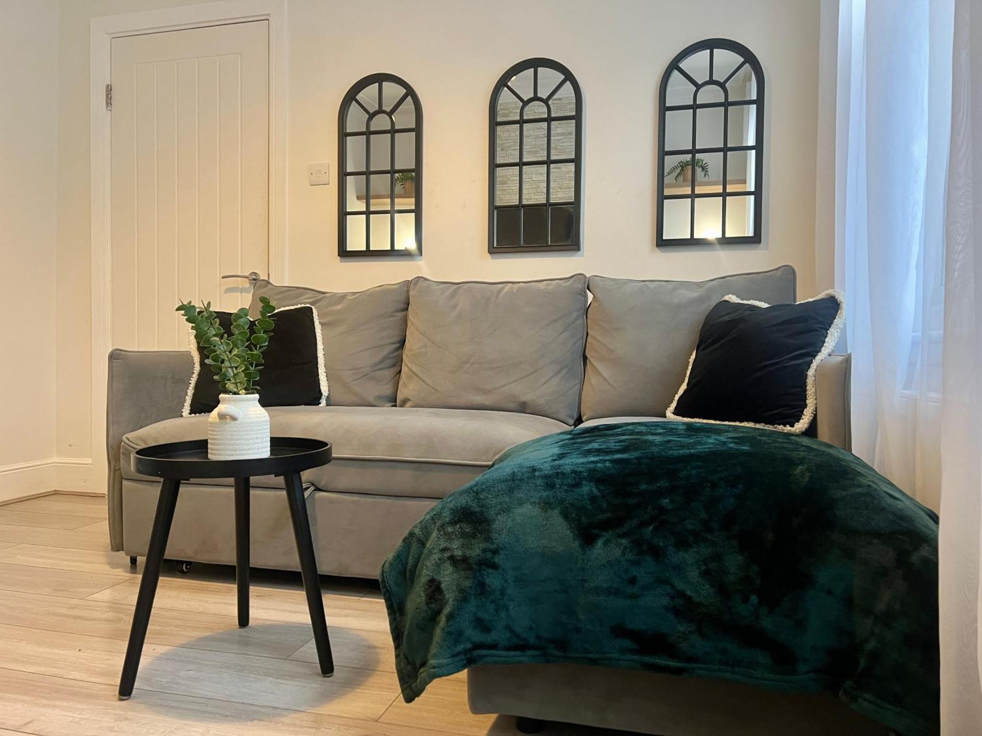 Cosy & Stylish - Boho 2 Bed Flat With Garden