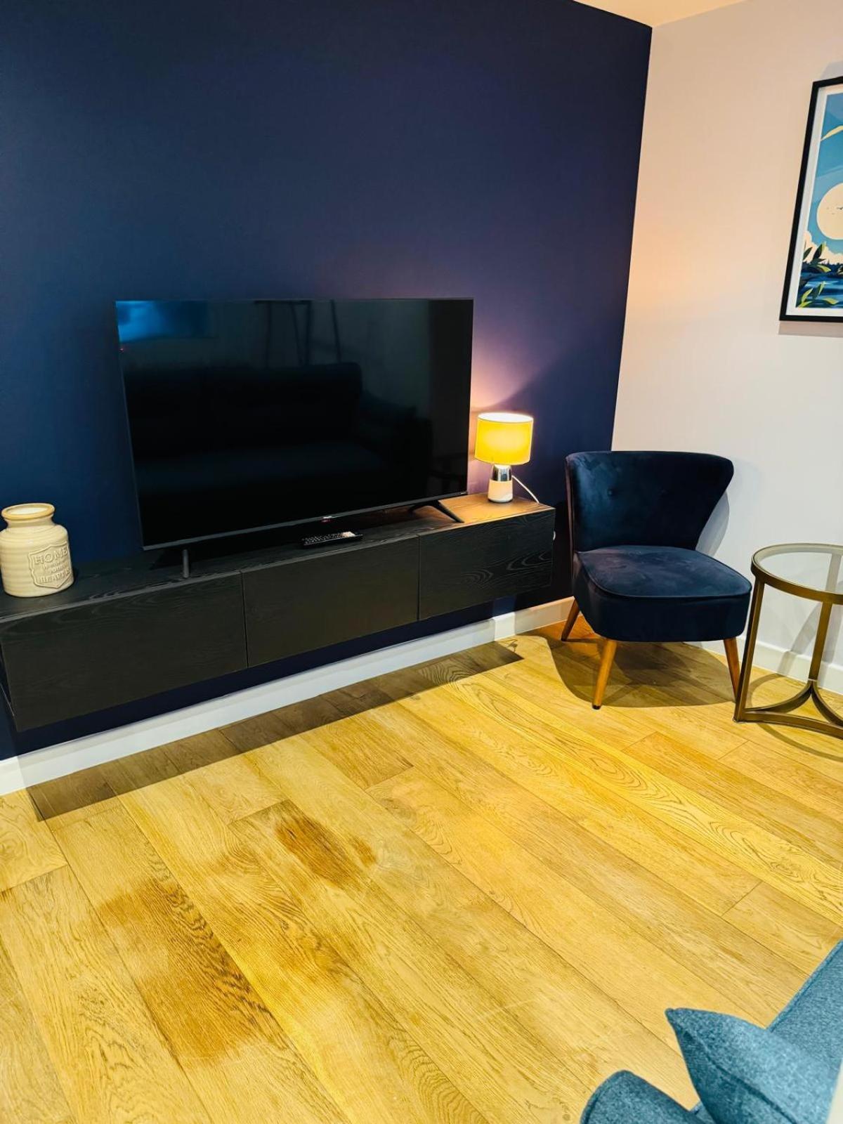 Leicester Square 1st Floor * London
