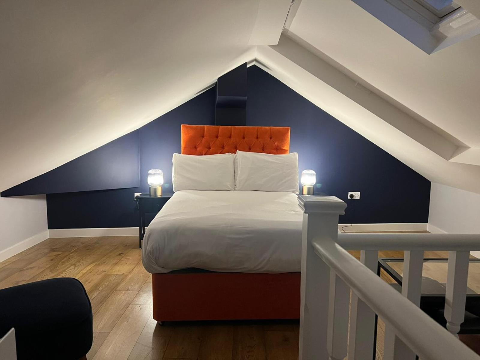 Leicester Square 1st Floor * London