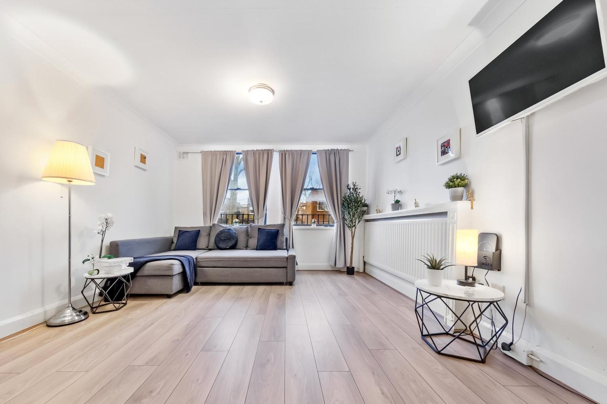 The Queensborough By Hyde Park Apartment