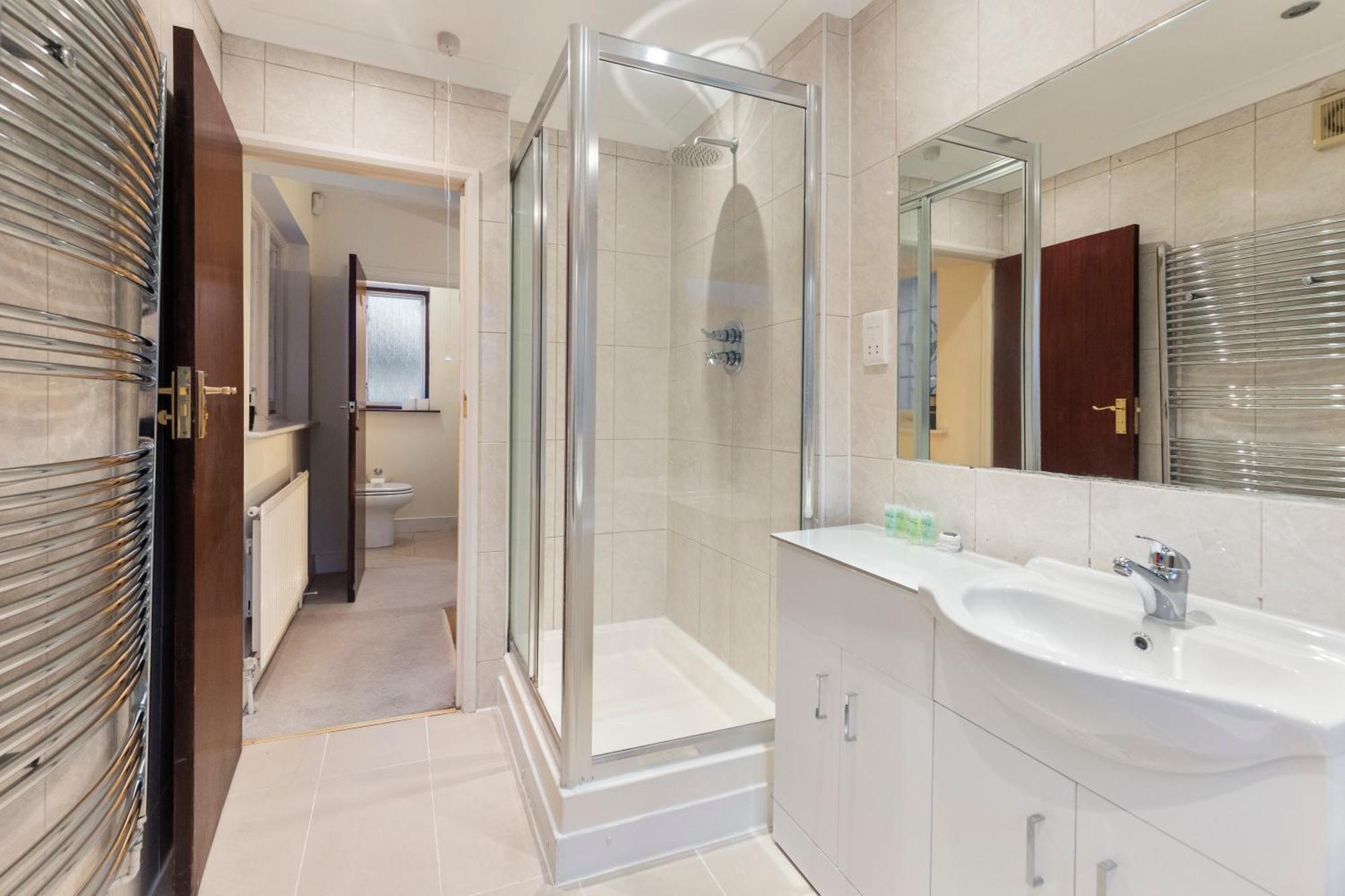 Spacious 4 Bedroom House London