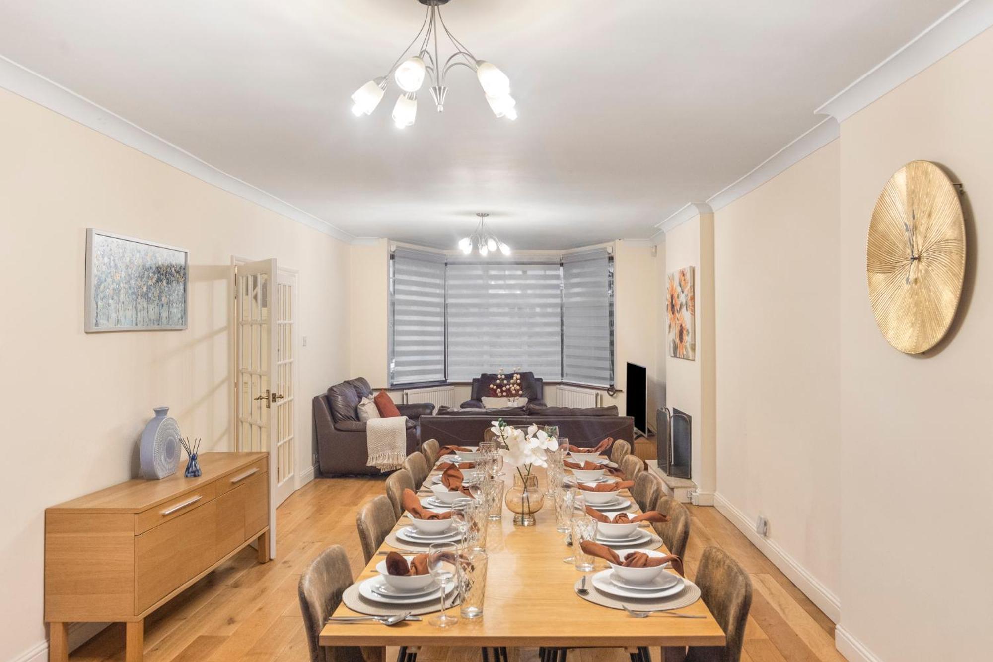Holiday home Spacious 4 Bedroom House *