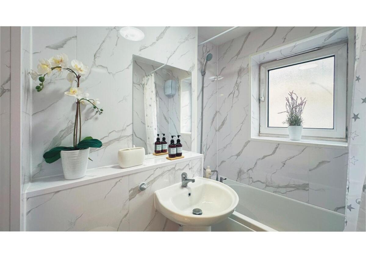 New Large 2 Bed Flat In Apartamento Londres