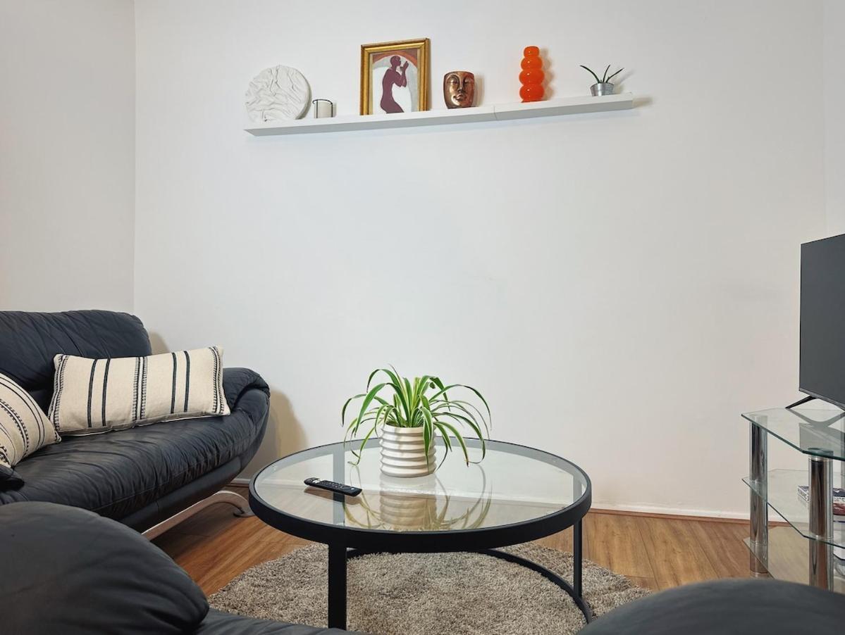 Apartamento New Large 2 Bed Flat In