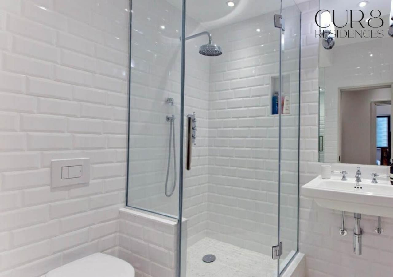 Stylish Penthouse With Views / Balcony Ac * London