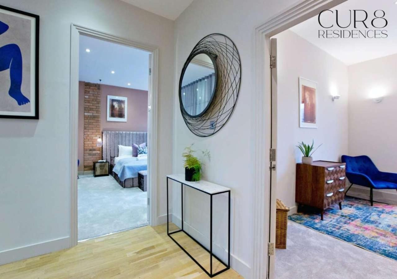 Stylish Penthouse With Views / Balcony Ac