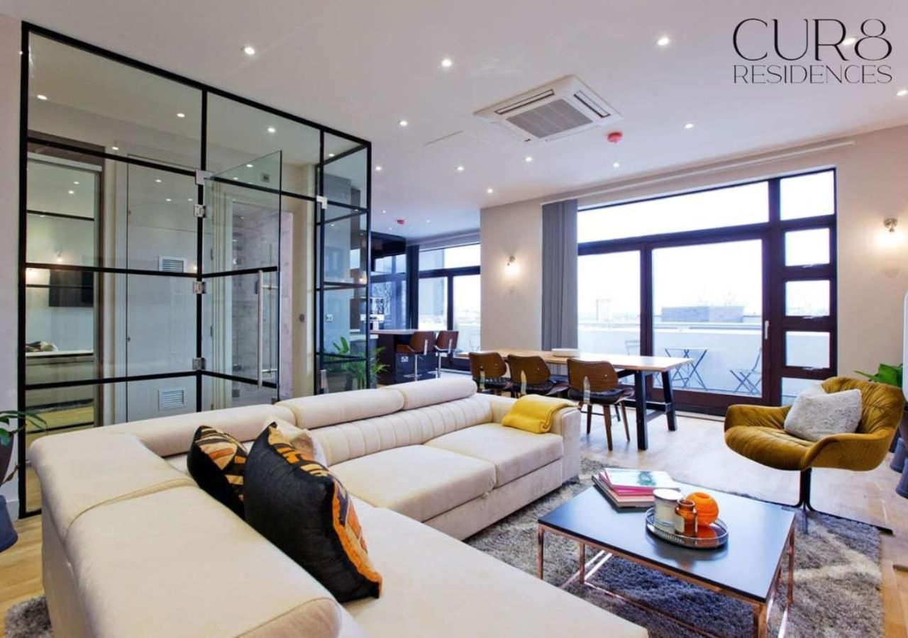 Stylish Penthouse With Views / Balcony Ac Apartment London