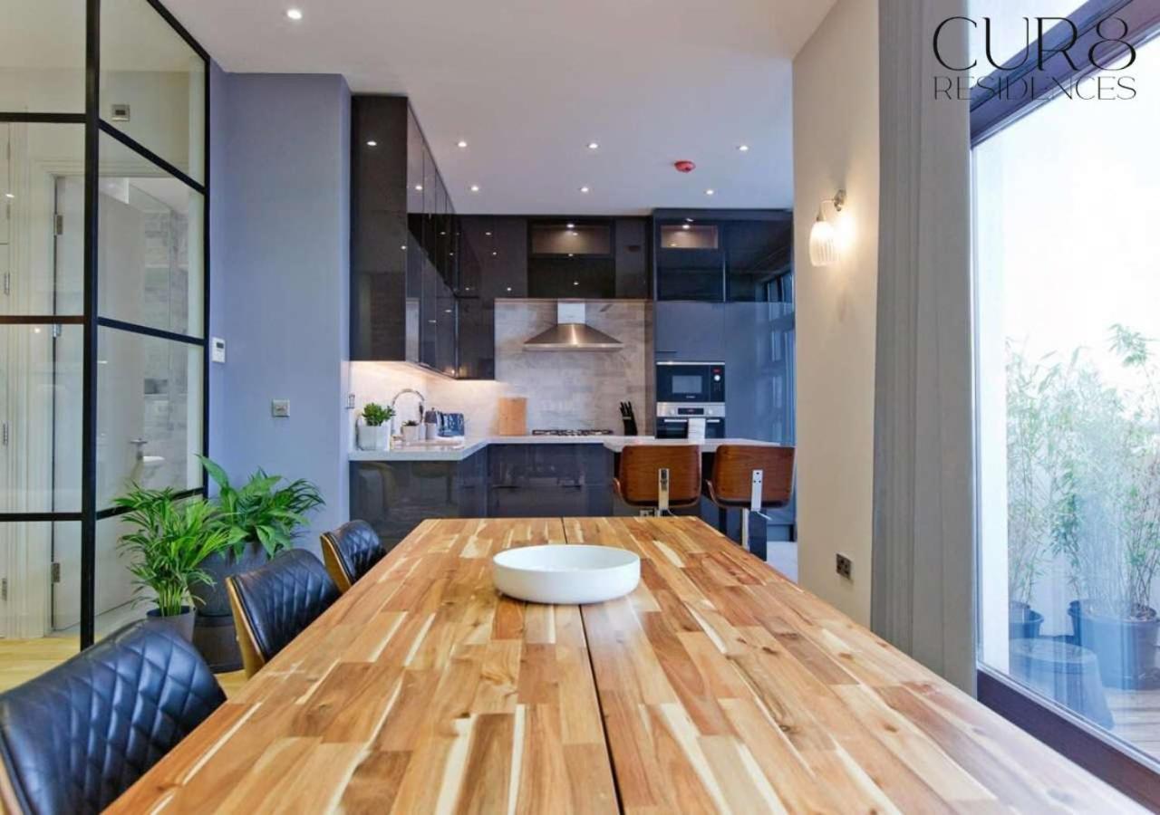 Stylish Penthouse With Views / Balcony Ac London