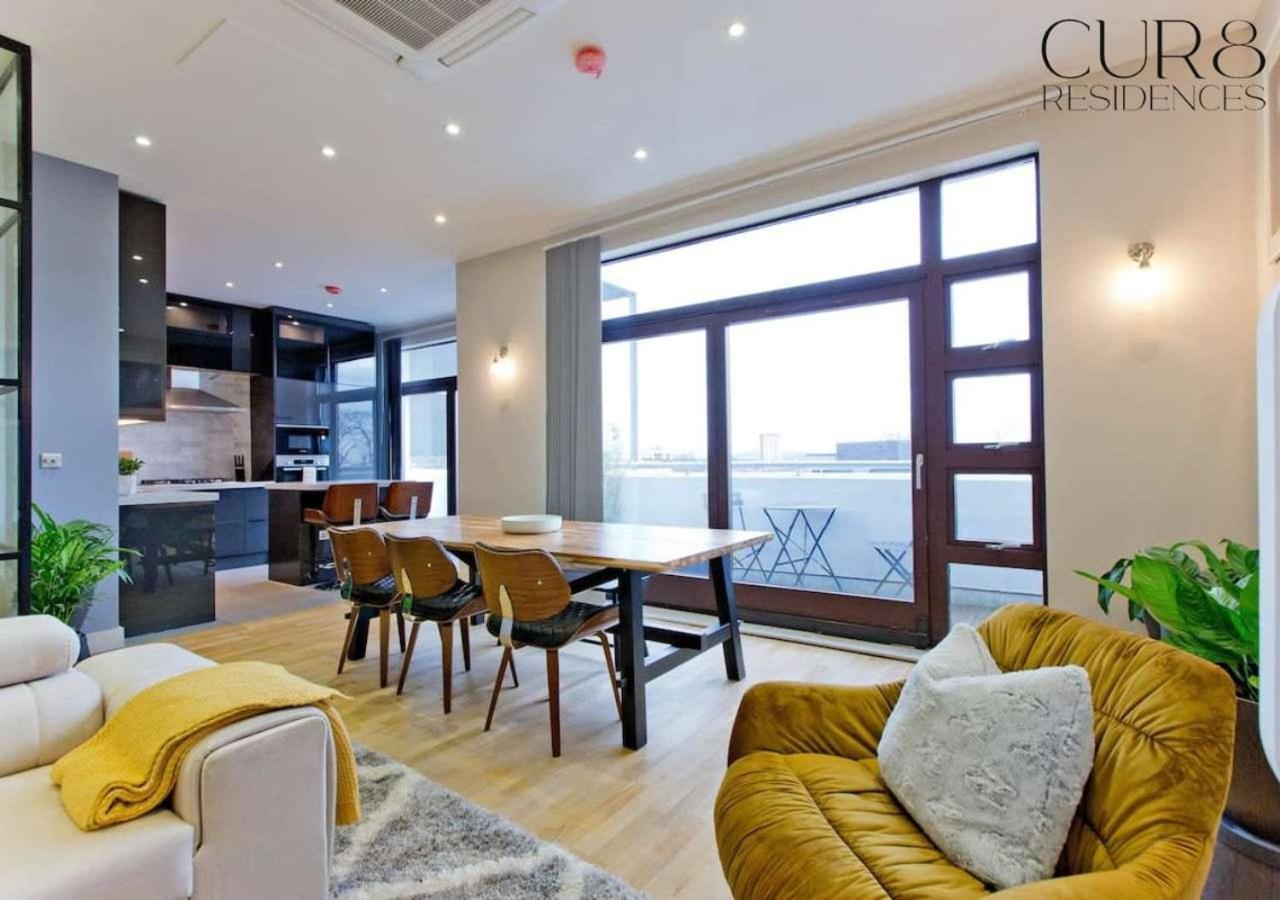 Stylish Penthouse With Views / Balcony Ac