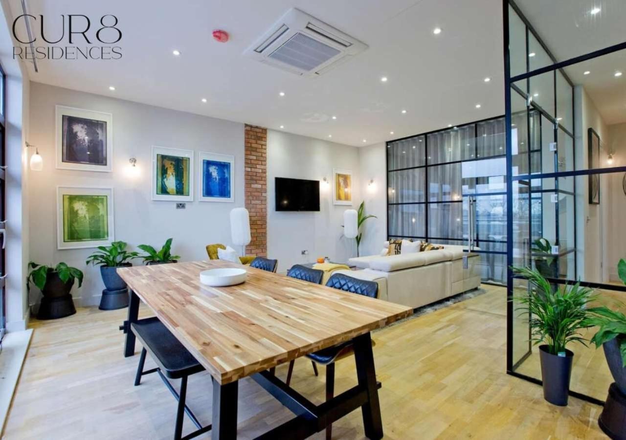 Stylish Penthouse With Views / Balcony Ac