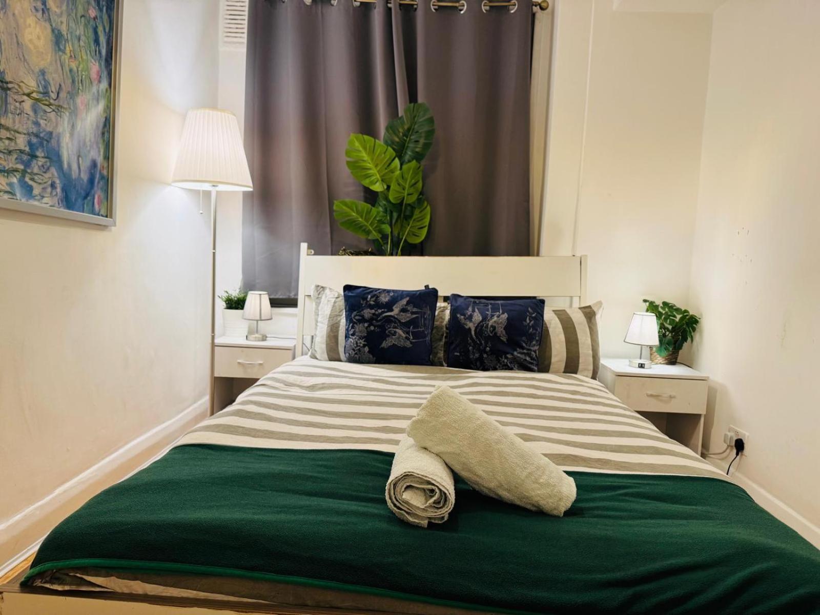 2 Bedroom Flat Hyde Park Apartment