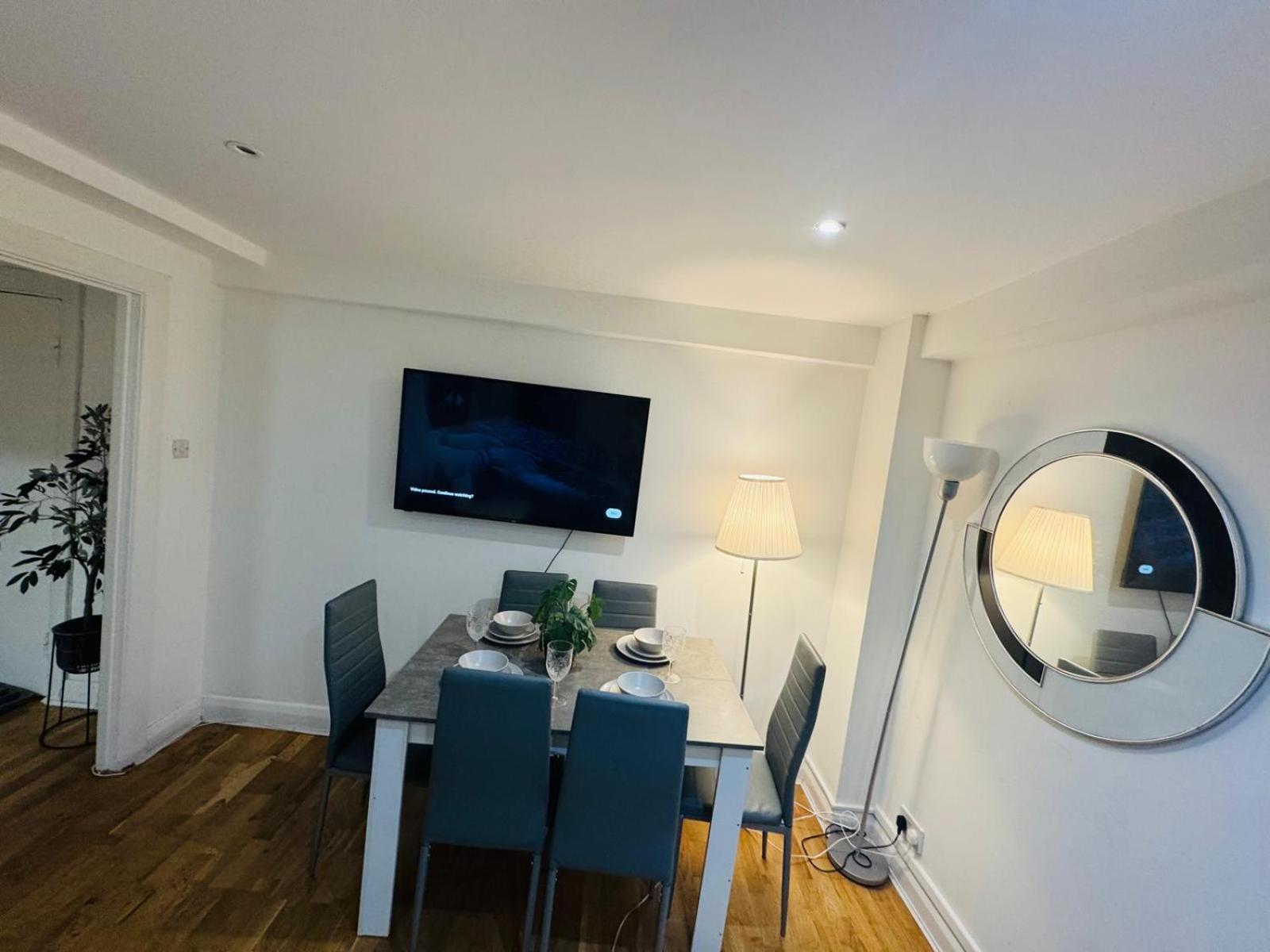 2 Bedroom Flat Hyde Park Apartment London