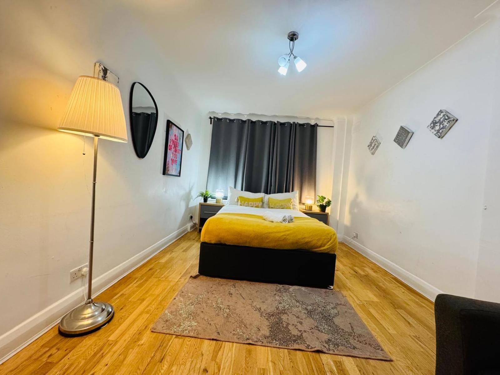 2 Bedroom Flat Hyde Park Apartment