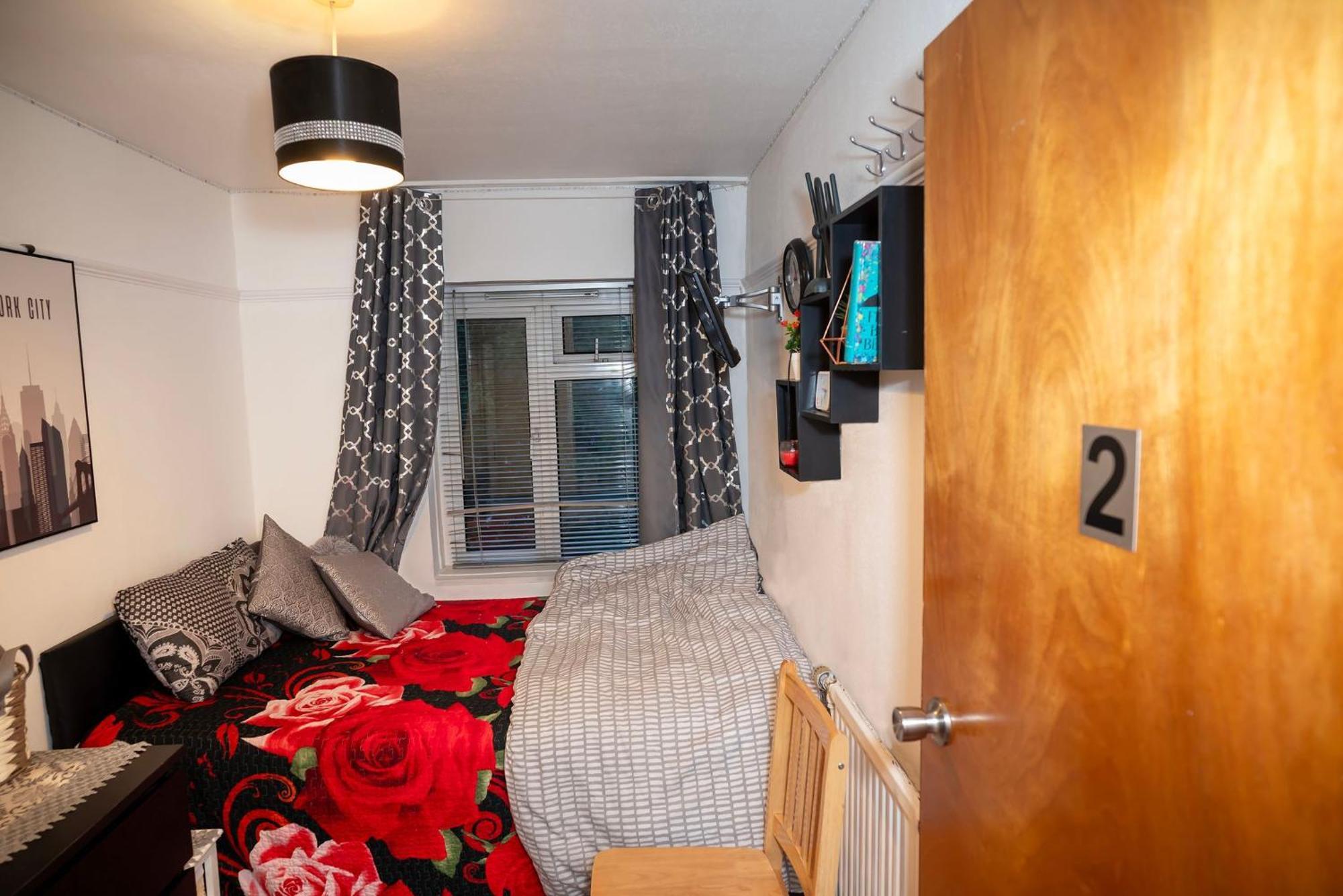 4 Bedroom House Rented By The Guest house