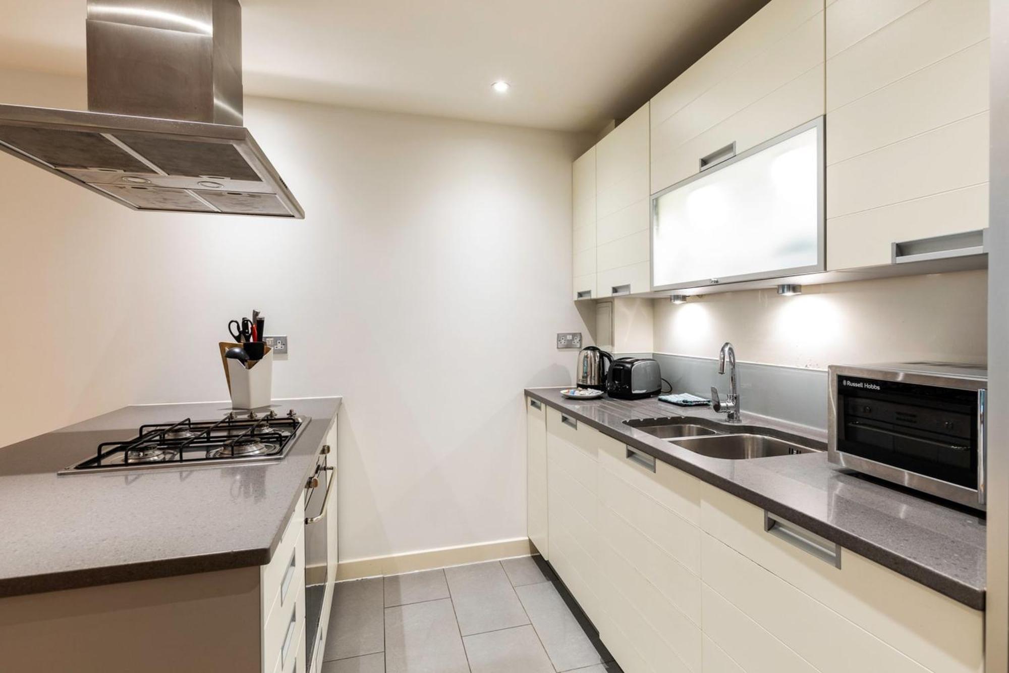 2-bed 2-bath In Old Street *