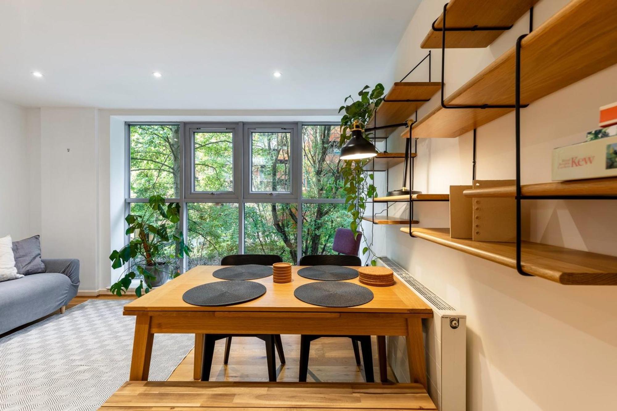 2-bed 2-bath In Old Street