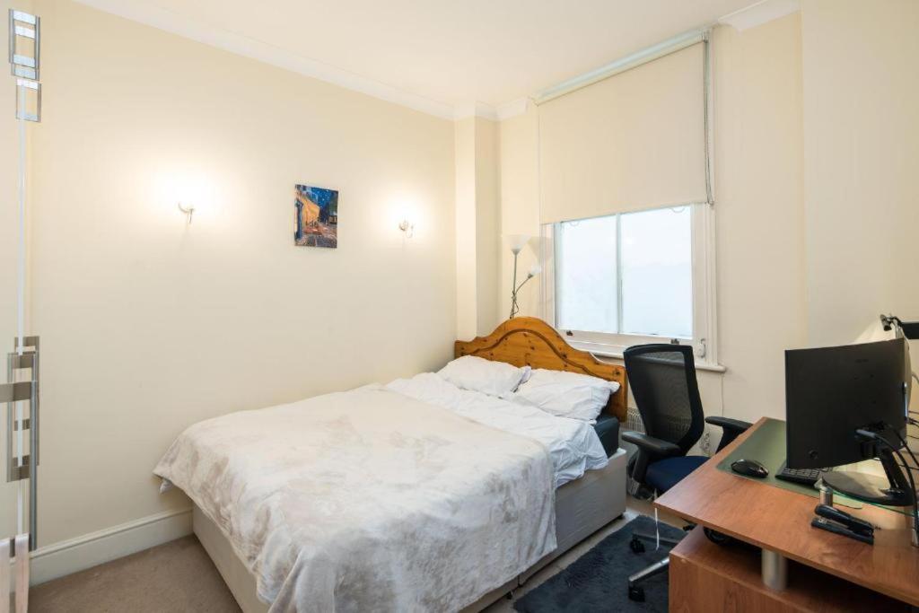 Apartment Cosy High-ceiling Victorian Flat With Balcony - 2mins To Hyde Park, Kensington Palace, Nottinghill, High Street Kensington,2br 2baths London