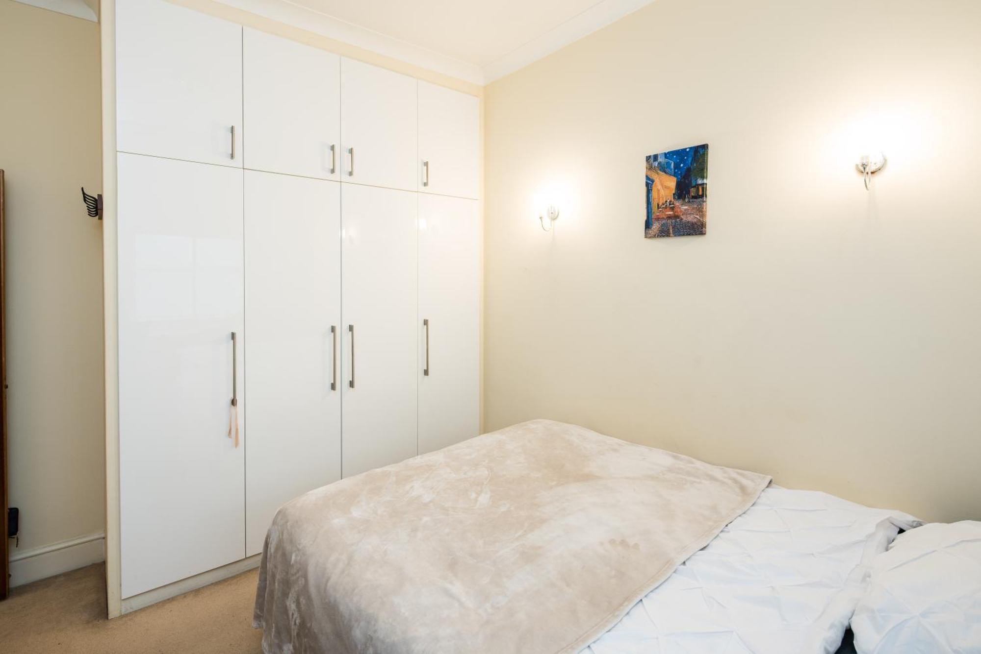 Cosy High-ceiling Victorian Flat With Balcony - 2mins To Hyde Park, Kensington Palace, Nottinghill, High Street Kensington,2br 2baths * London