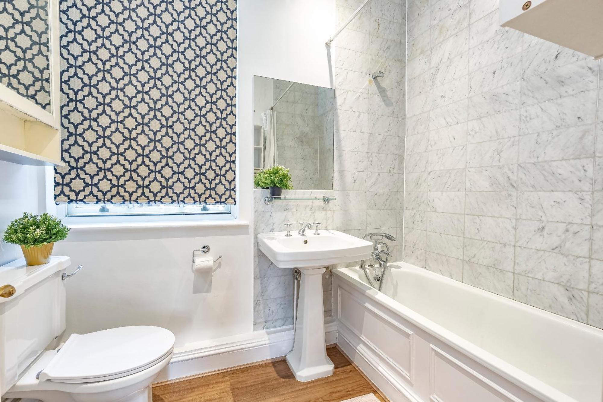 Charming 2 Bedroom In The Heart Of Chelsea Apartment *