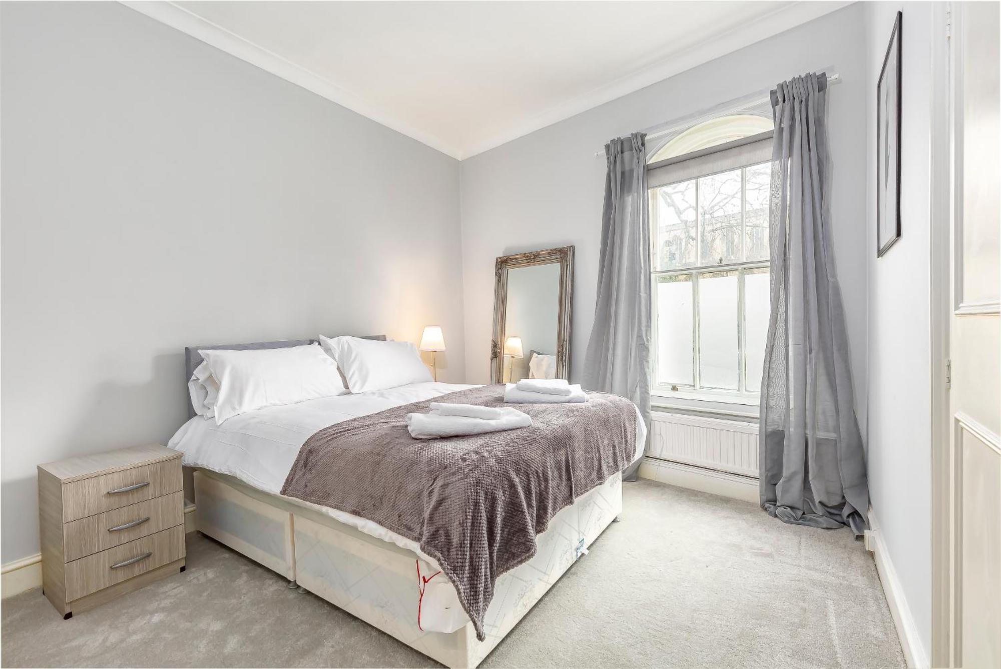 Charming 2 Bedroom In The Heart Of Chelsea Apartment London