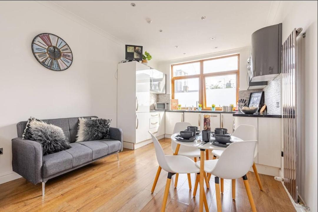 1 Bedroom Town House In Holiday home