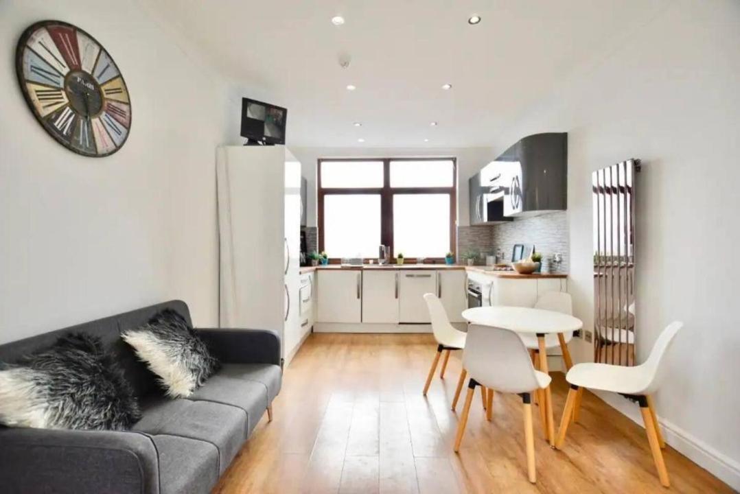 1 Bedroom Town House In