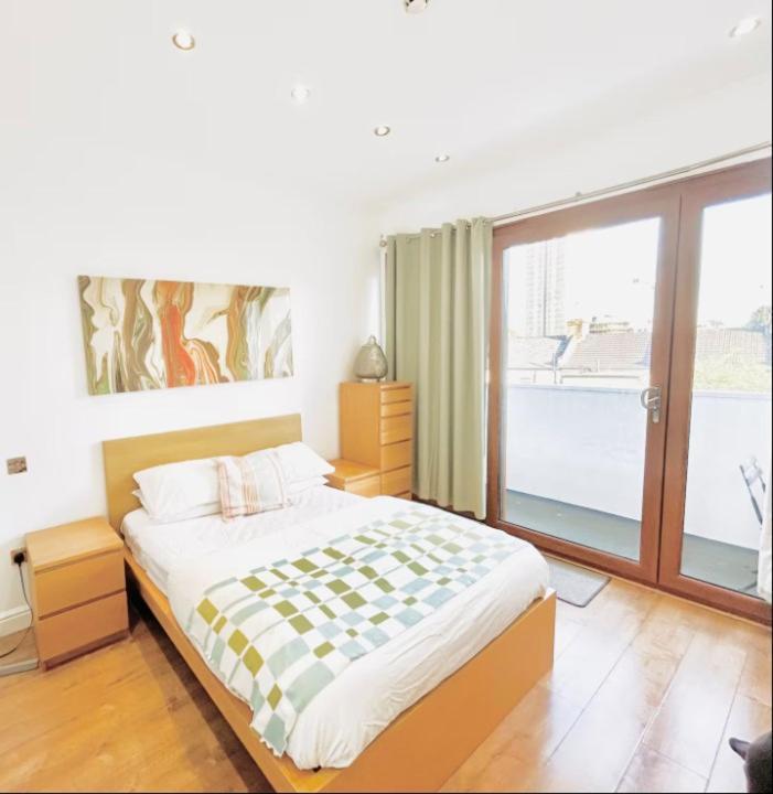 1 Bedroom Town House In London