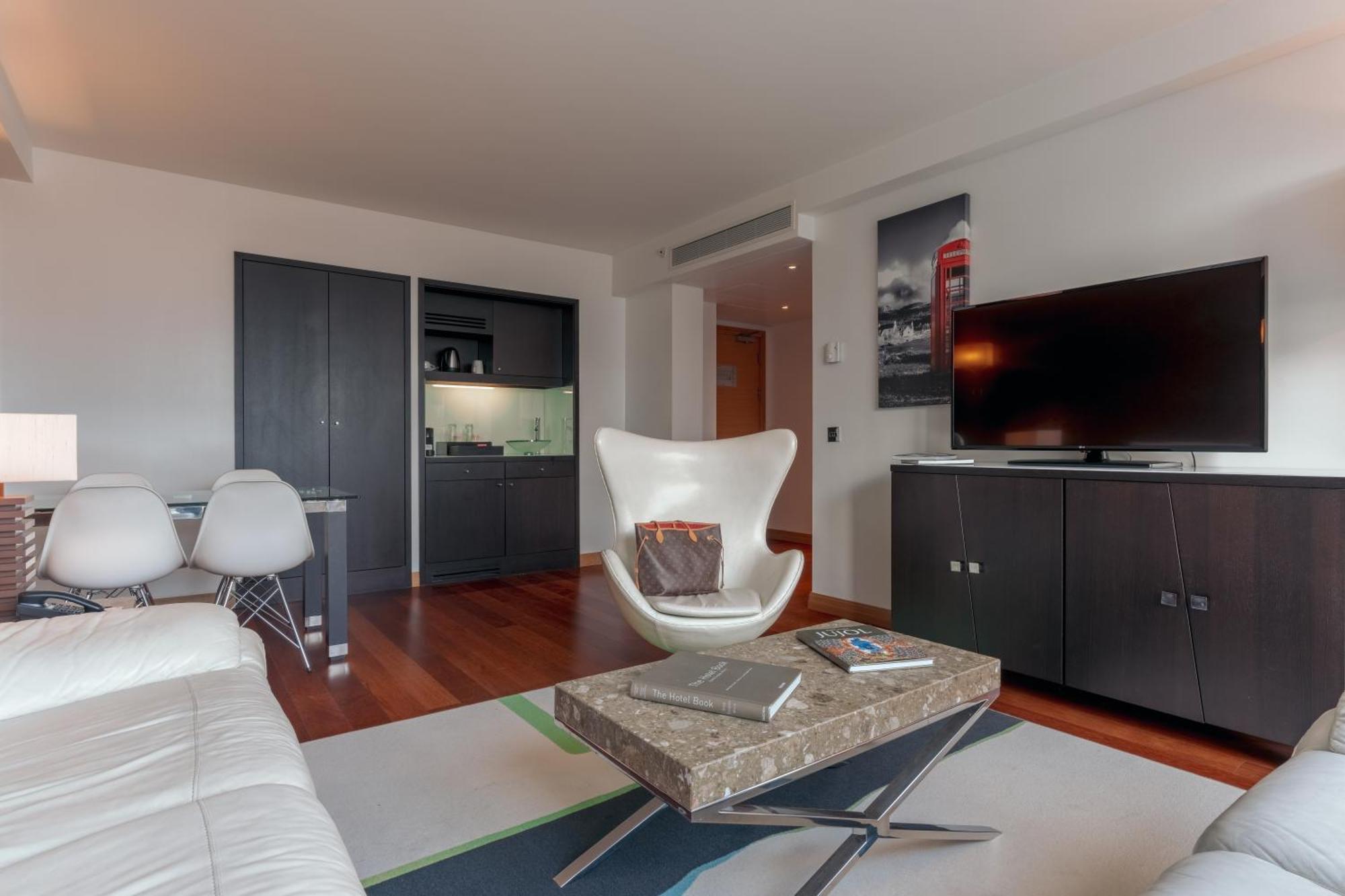 Pestana Chelsea Bridge & 4*